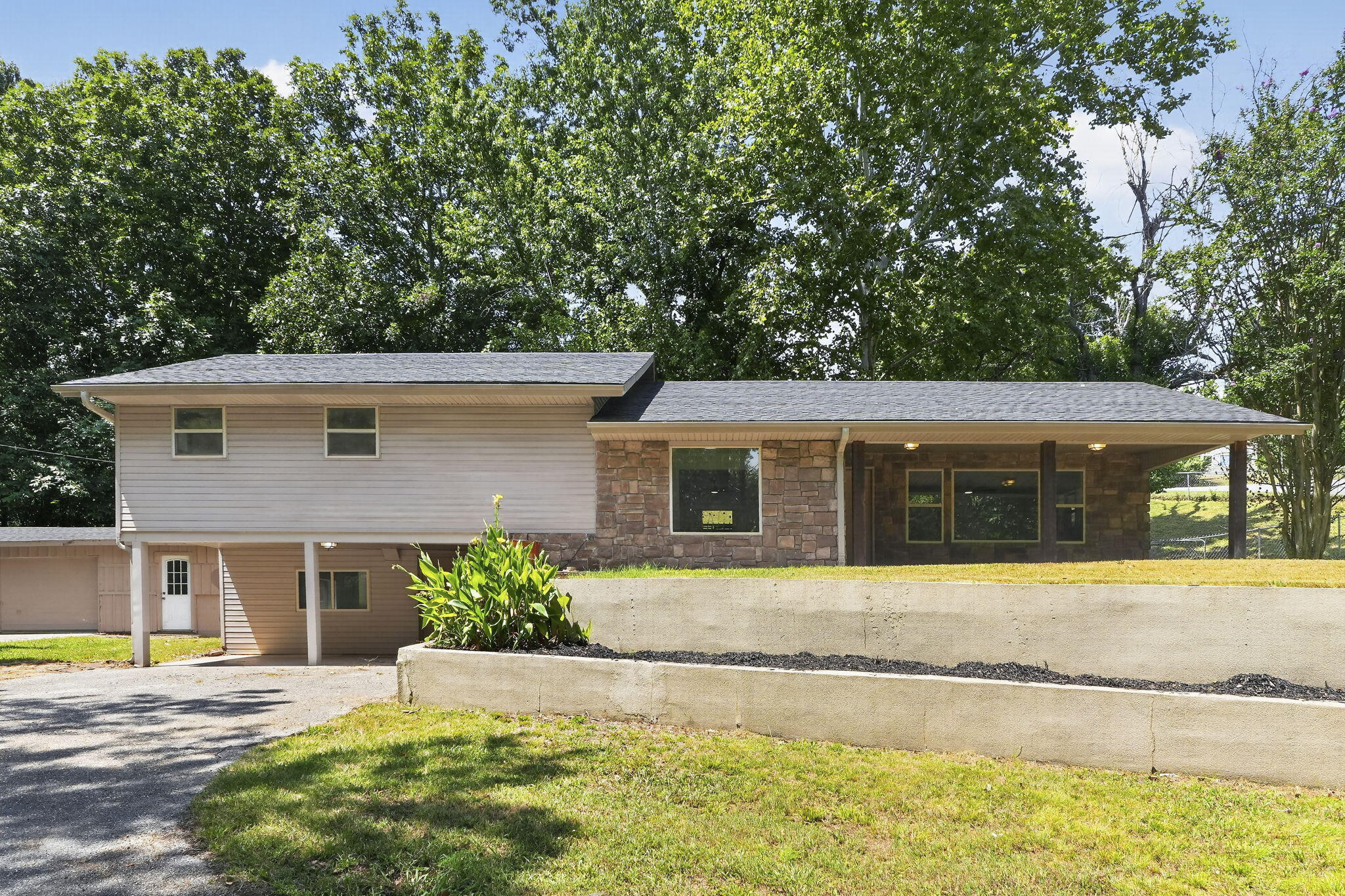 18317 Collins Road Property Photo 5