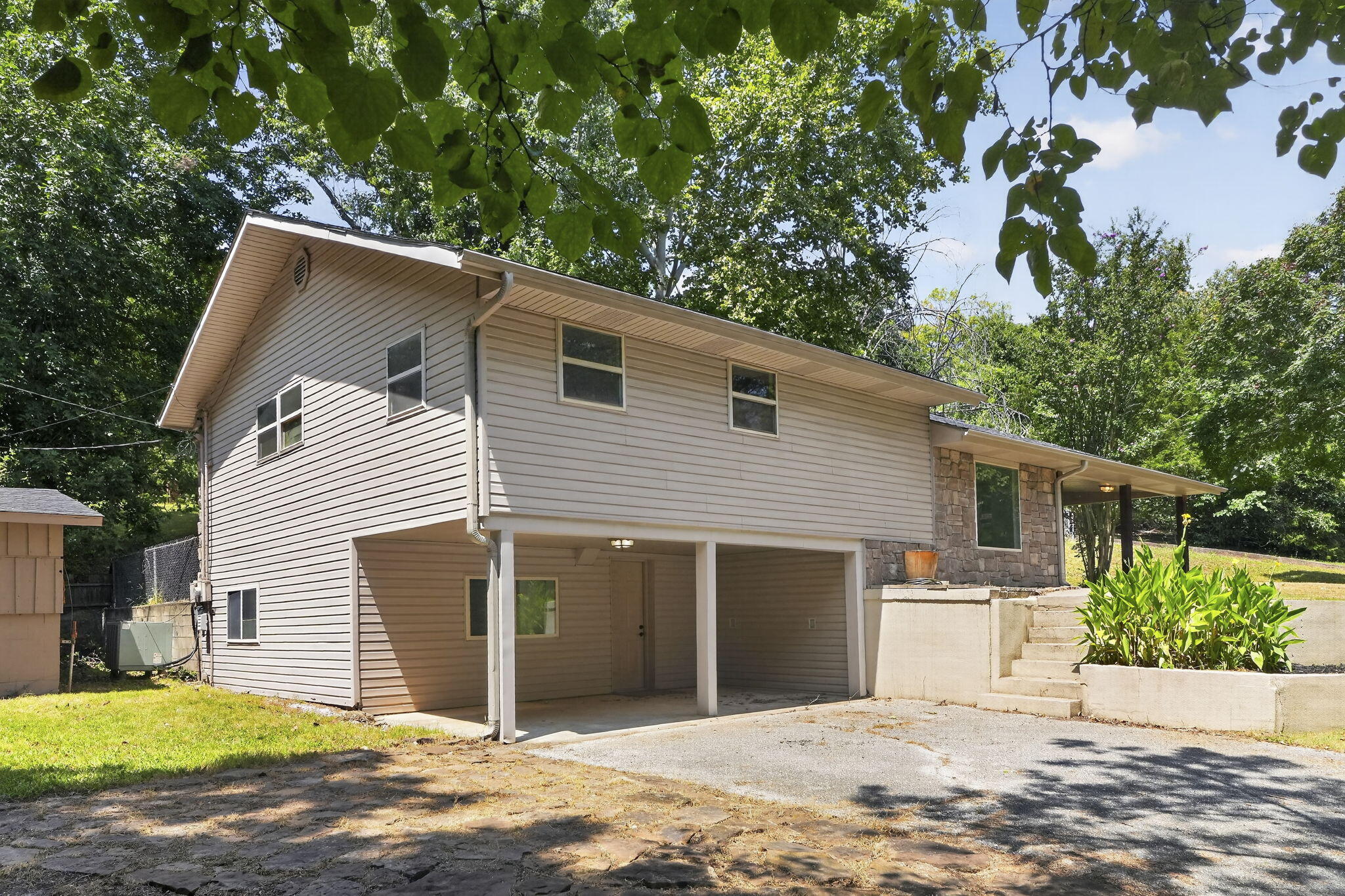 18317 Collins Road Property Photo 6