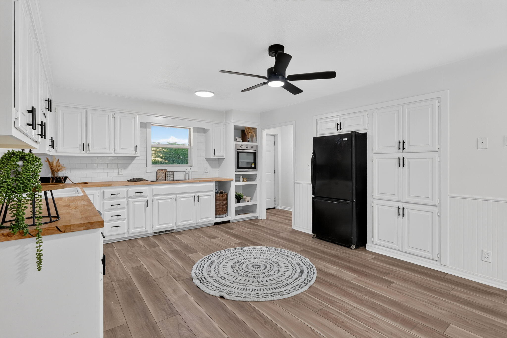 18317 Collins Road Property Photo 14