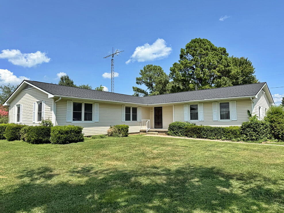 1409 South State Highway 32 Property Photo 1