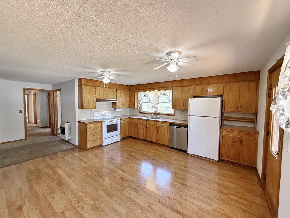 1409 South State Highway 32 Property Photo 4