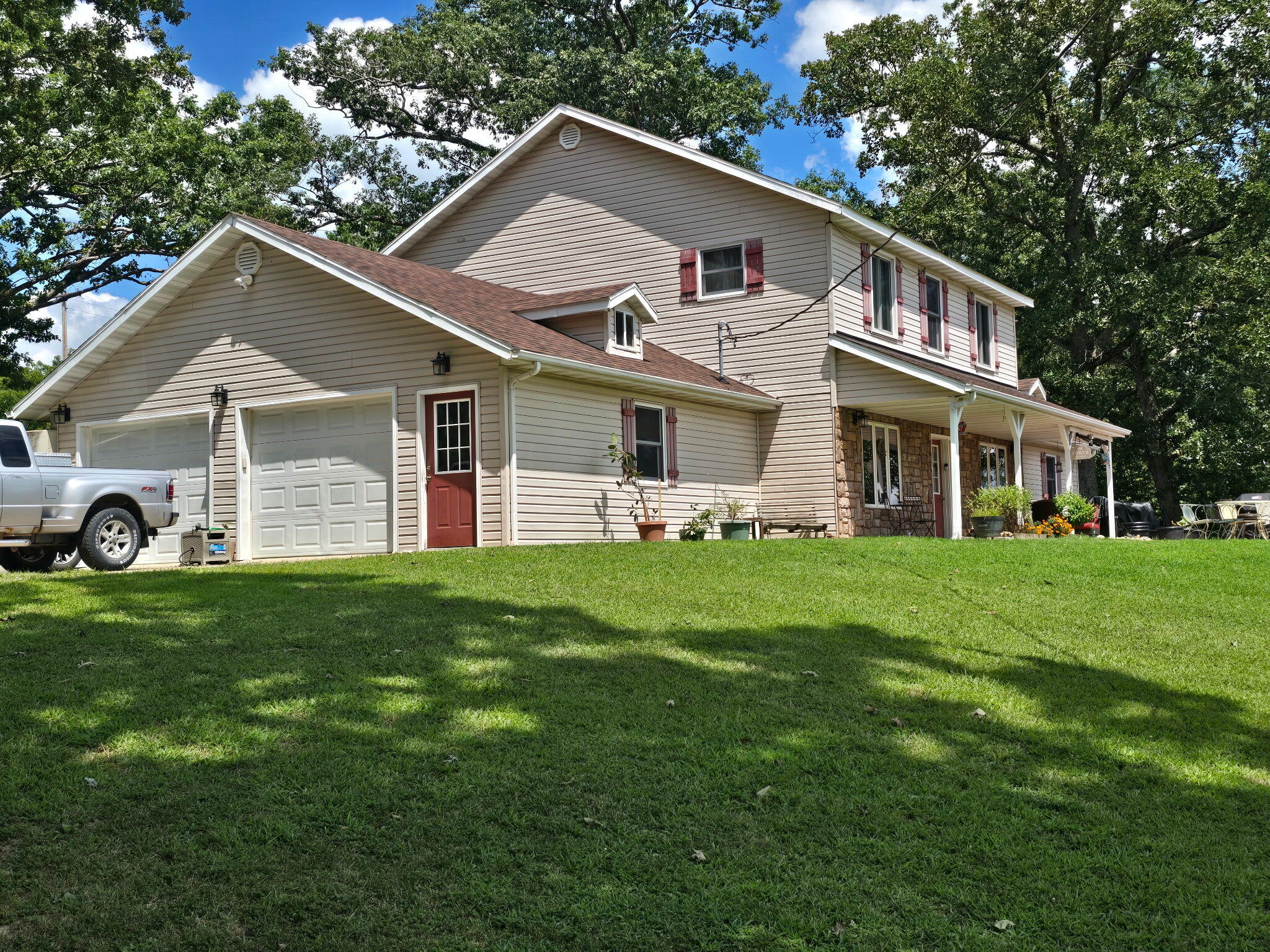 18482 Dixon Road Property Photo 4