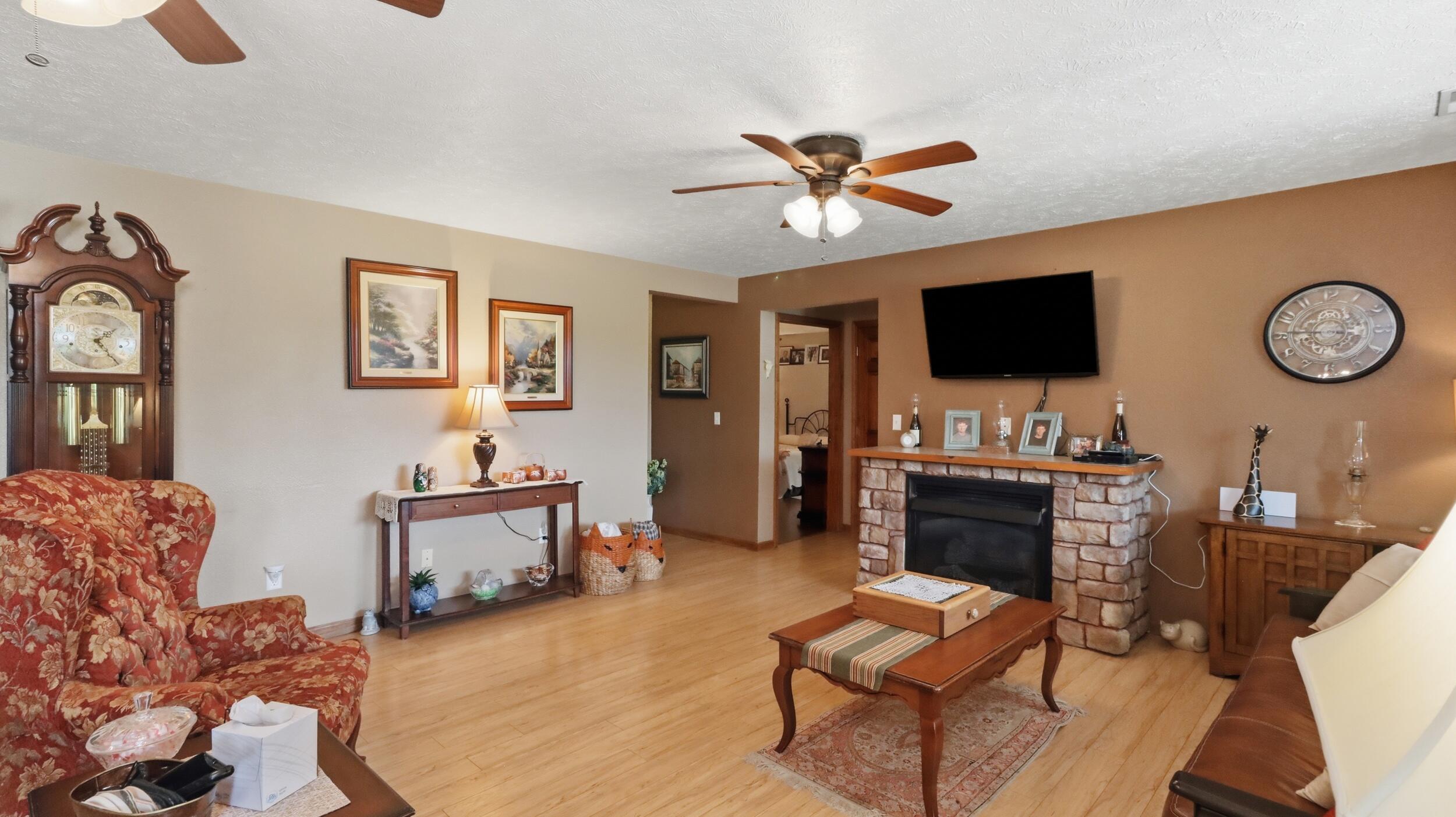 18482 Dixon Road Property Photo 9