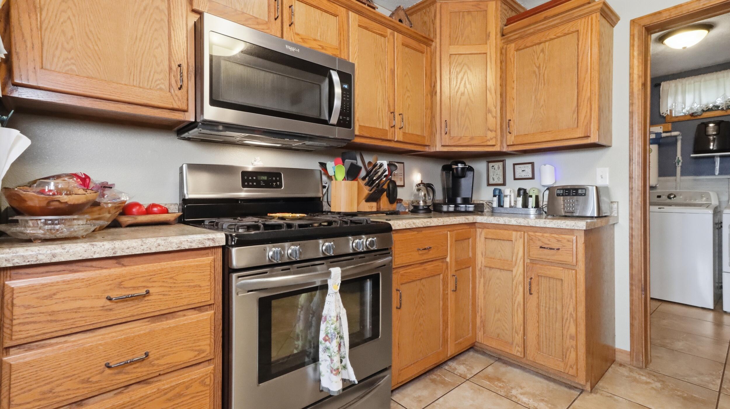 18482 Dixon Road Property Photo 12