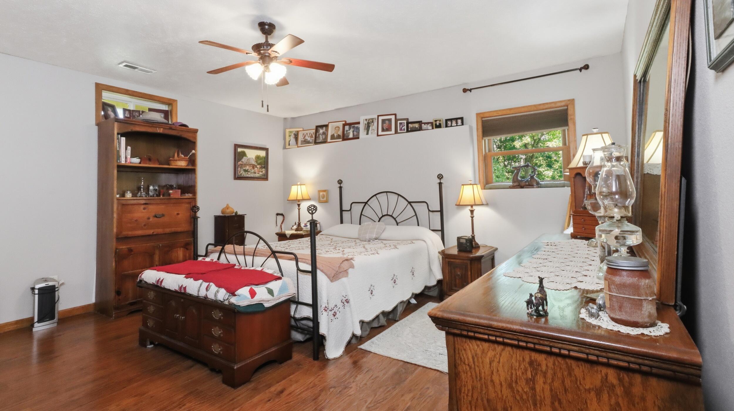 18482 Dixon Road Property Photo 15