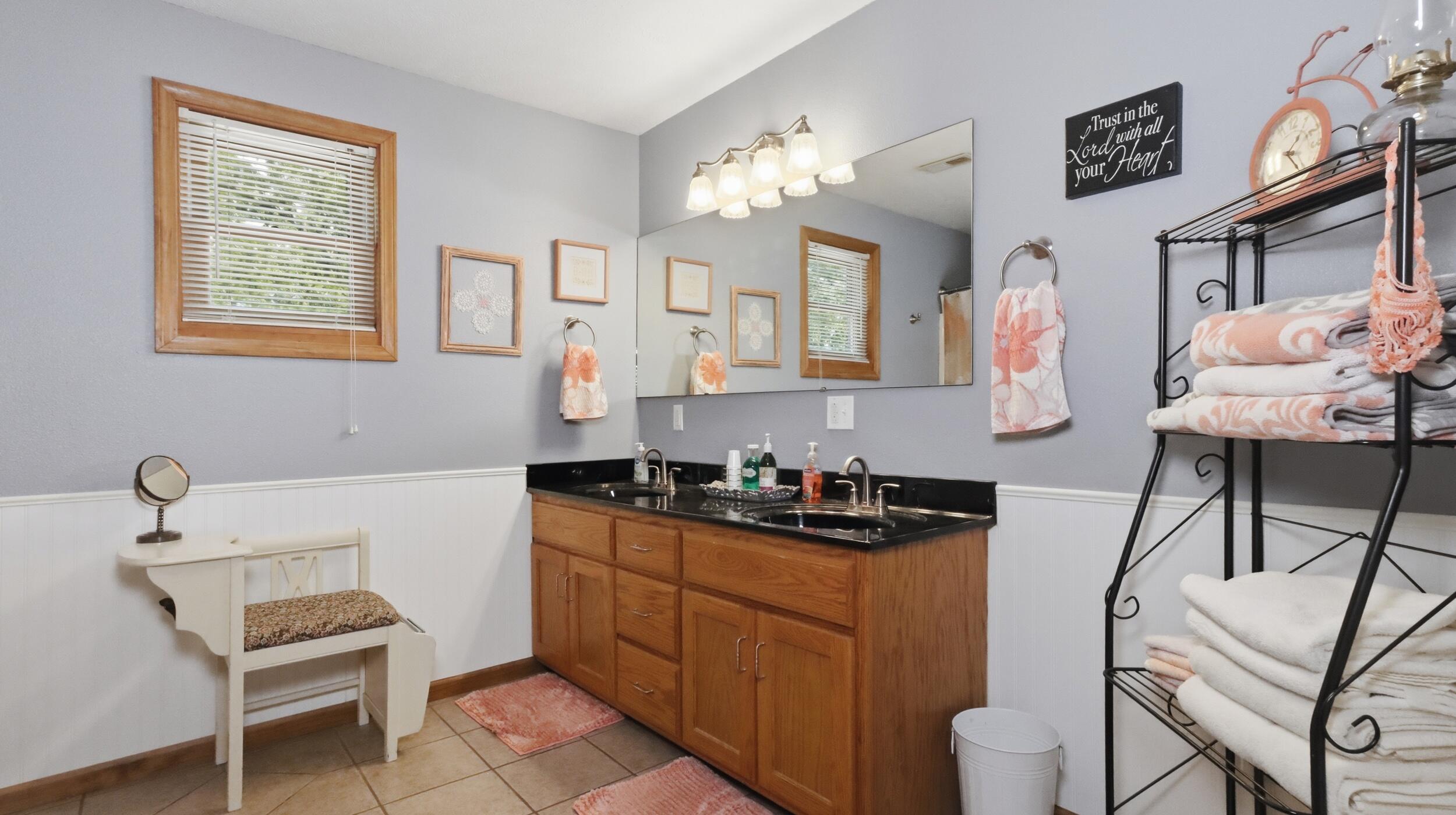 18482 Dixon Road Property Photo 32