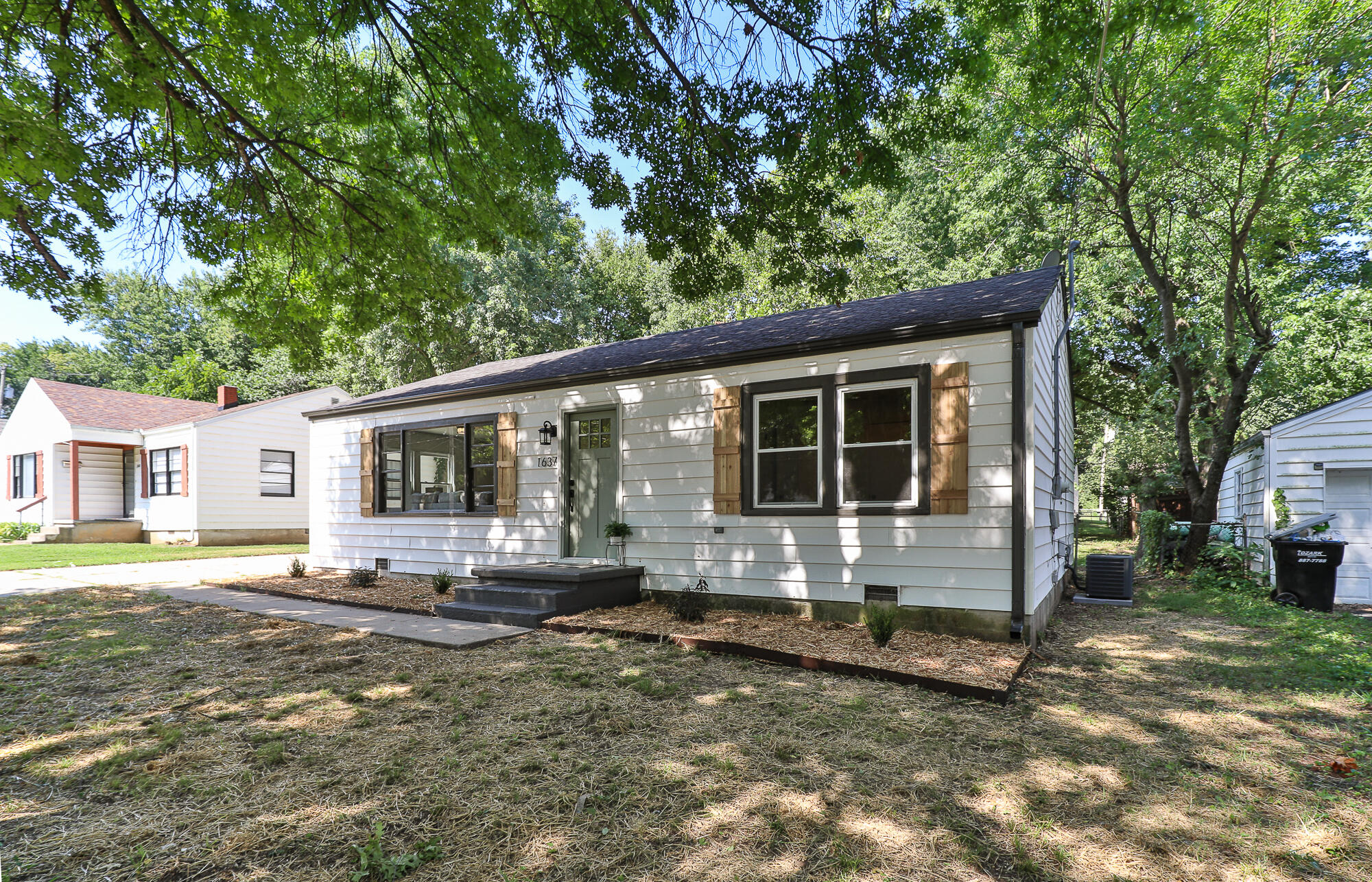 1637 South Broadway Avenue Property Photo 3