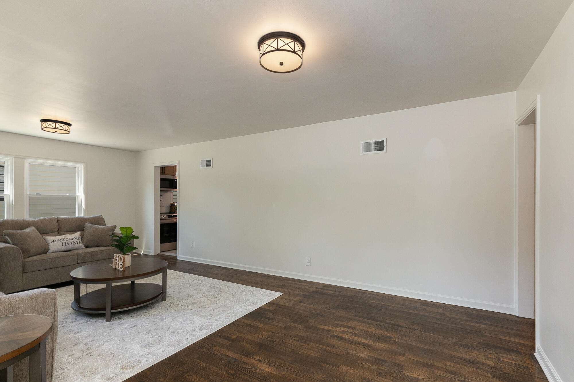1637 South Broadway Avenue Property Photo 7