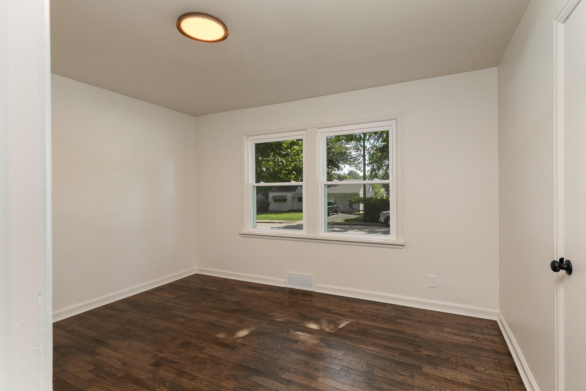 1637 South Broadway Avenue Property Photo 16
