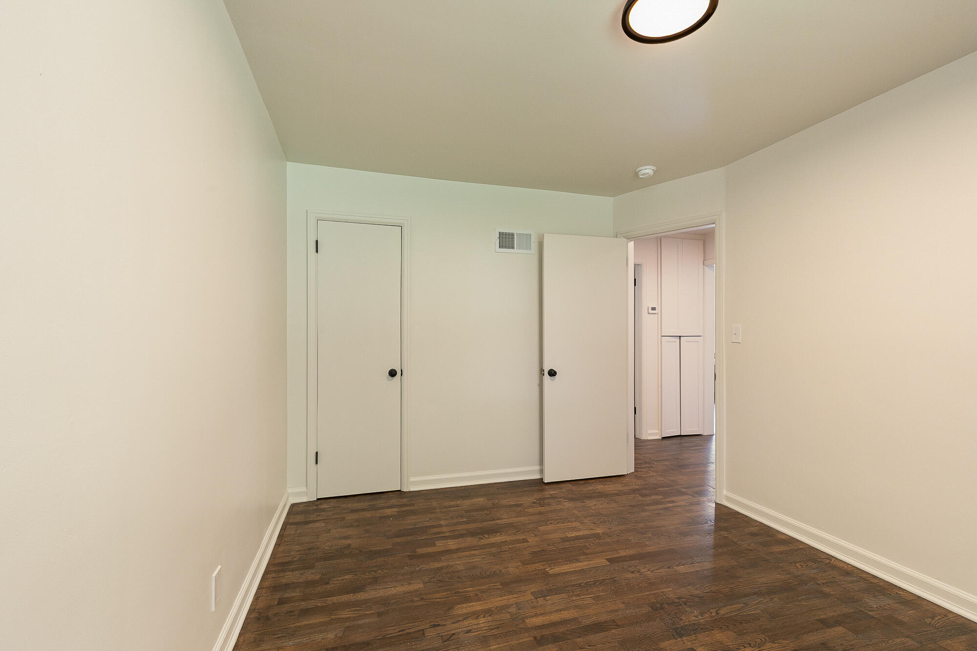 1637 South Broadway Avenue Property Photo 19