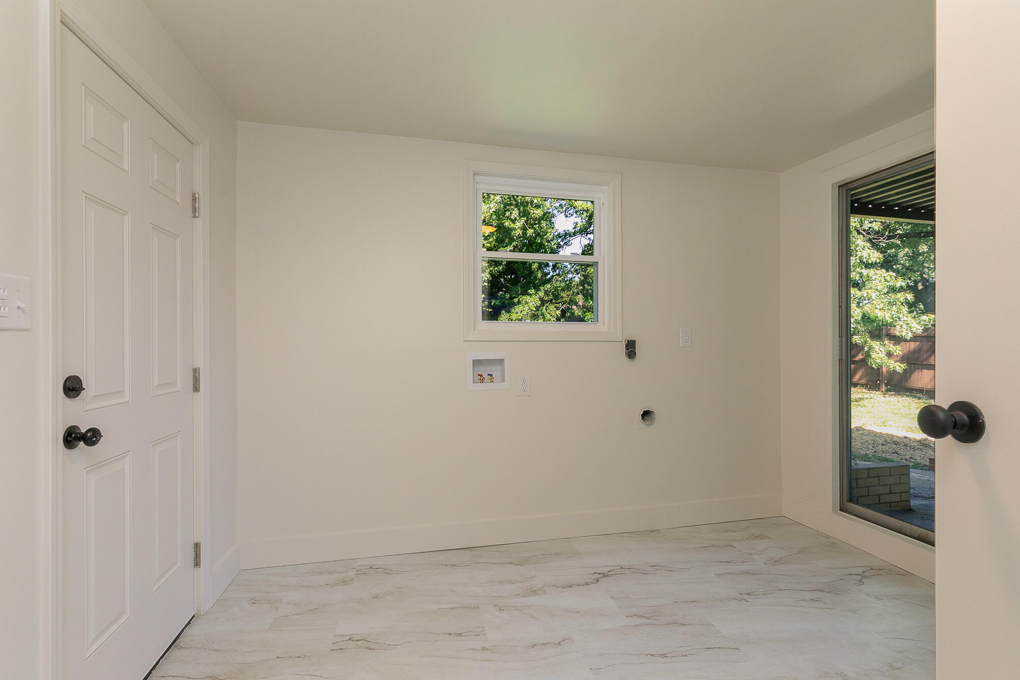 1637 South Broadway Avenue Property Photo 21