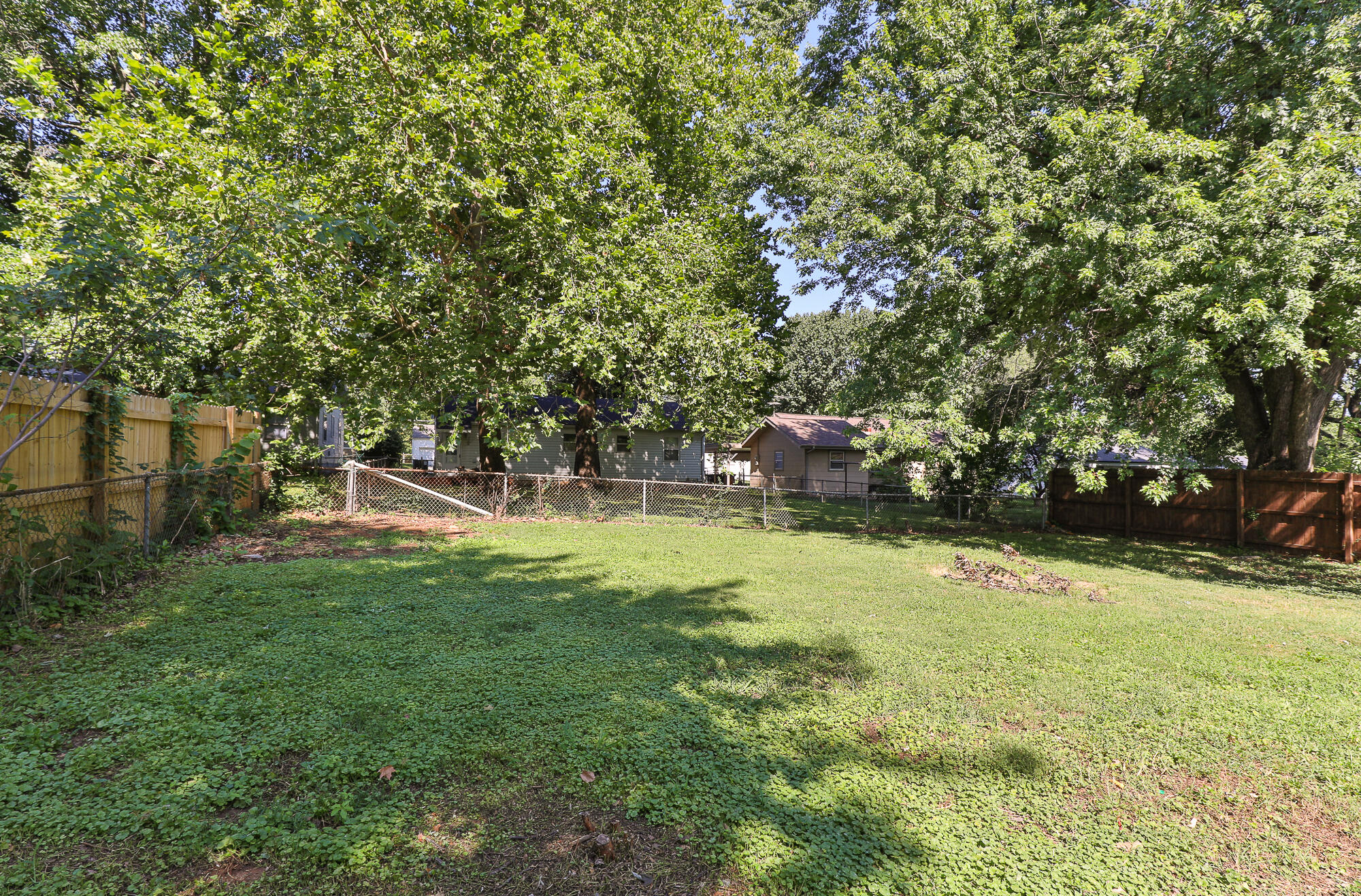 1637 South Broadway Avenue Property Photo 23