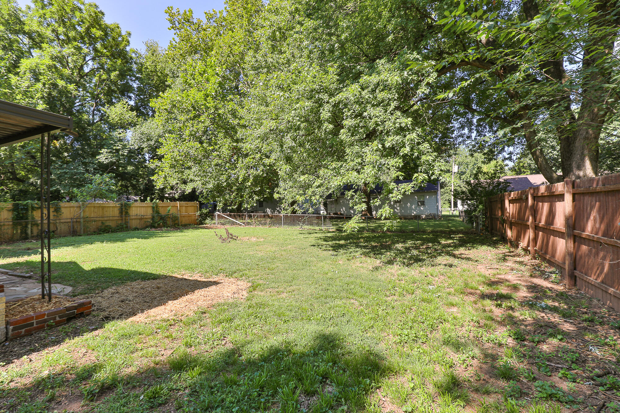 1637 South Broadway Avenue Property Photo 25
