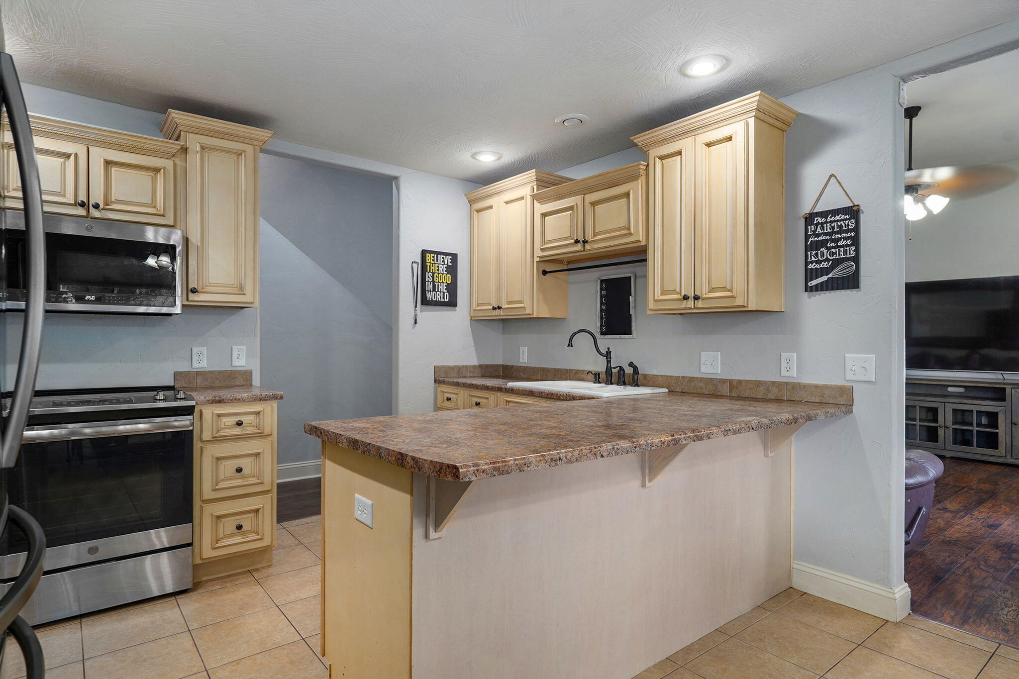 848 South Black Sands Avenue Property Photo 7