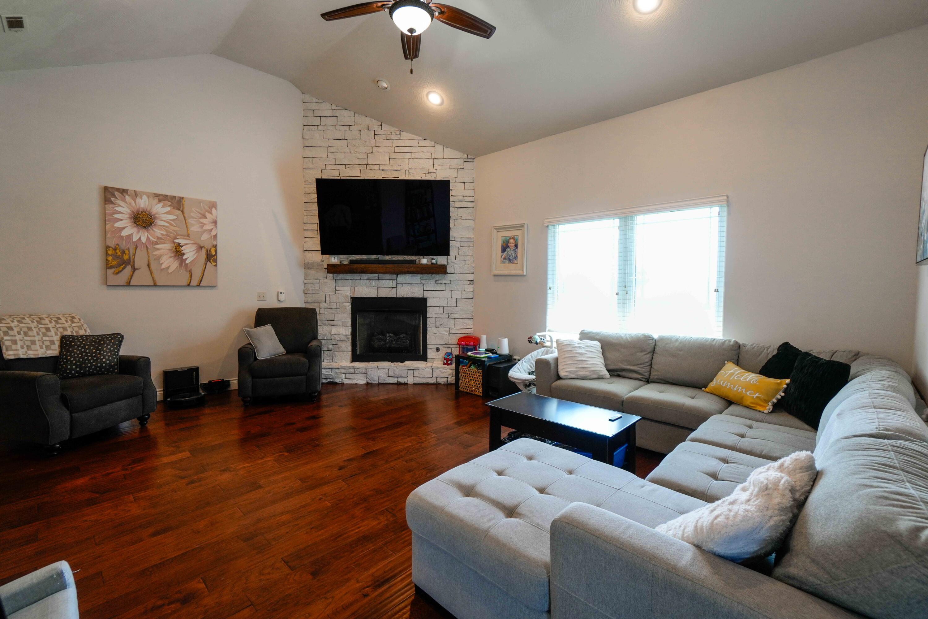3326 South Juniper Avenue Property Photo 9