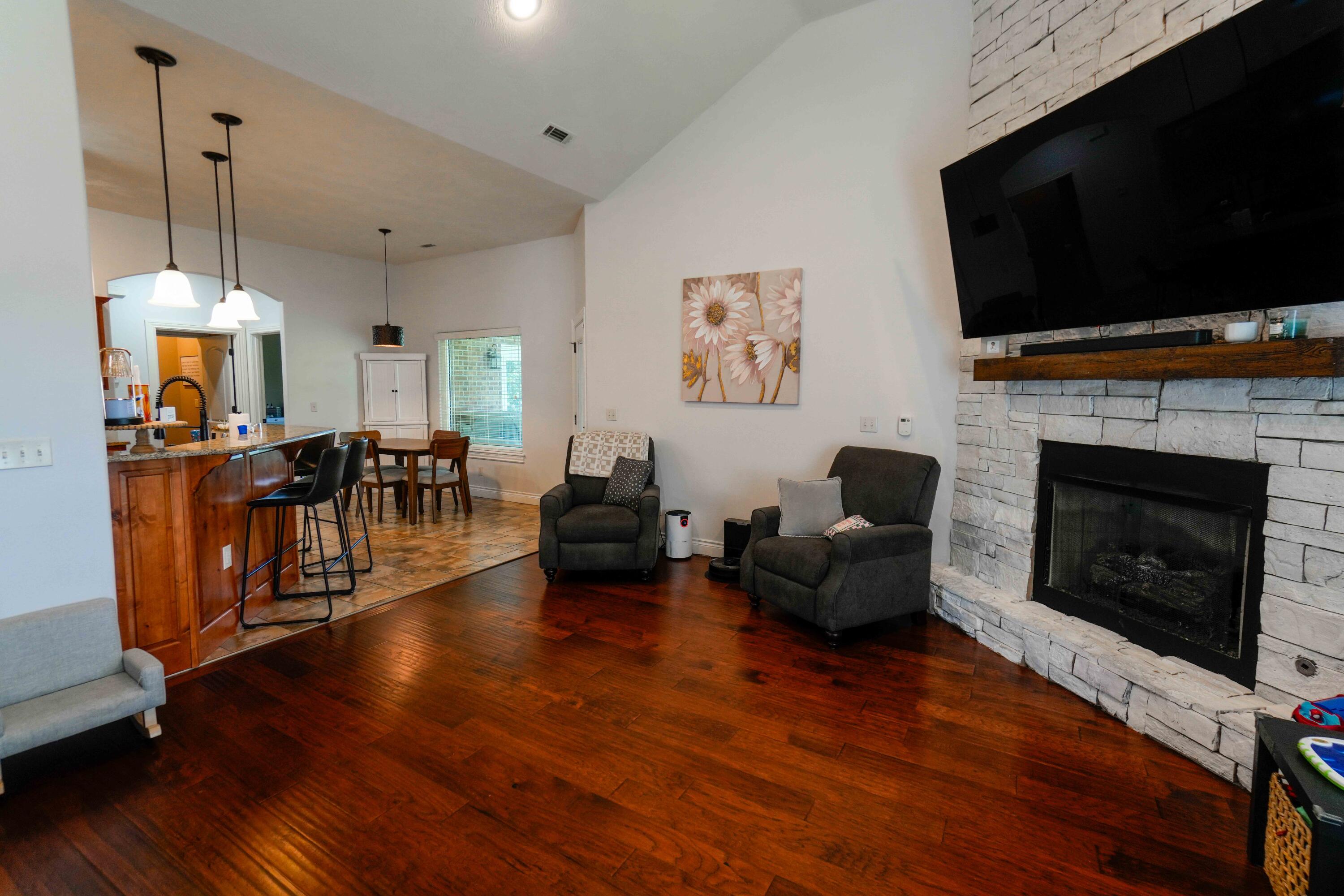 3326 South Juniper Avenue Property Photo 10