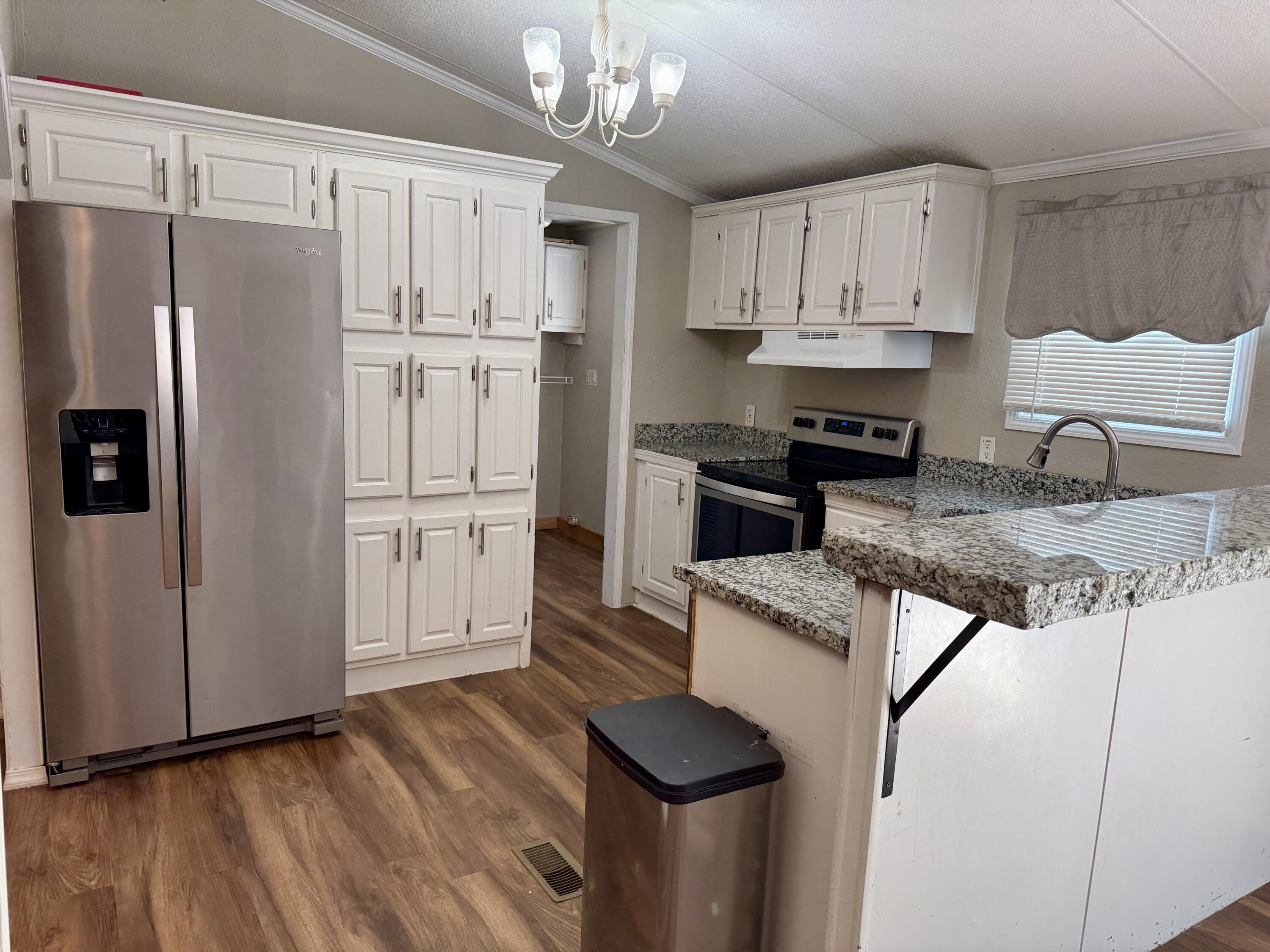 10694 Ridgeway Circle Property Photo 4