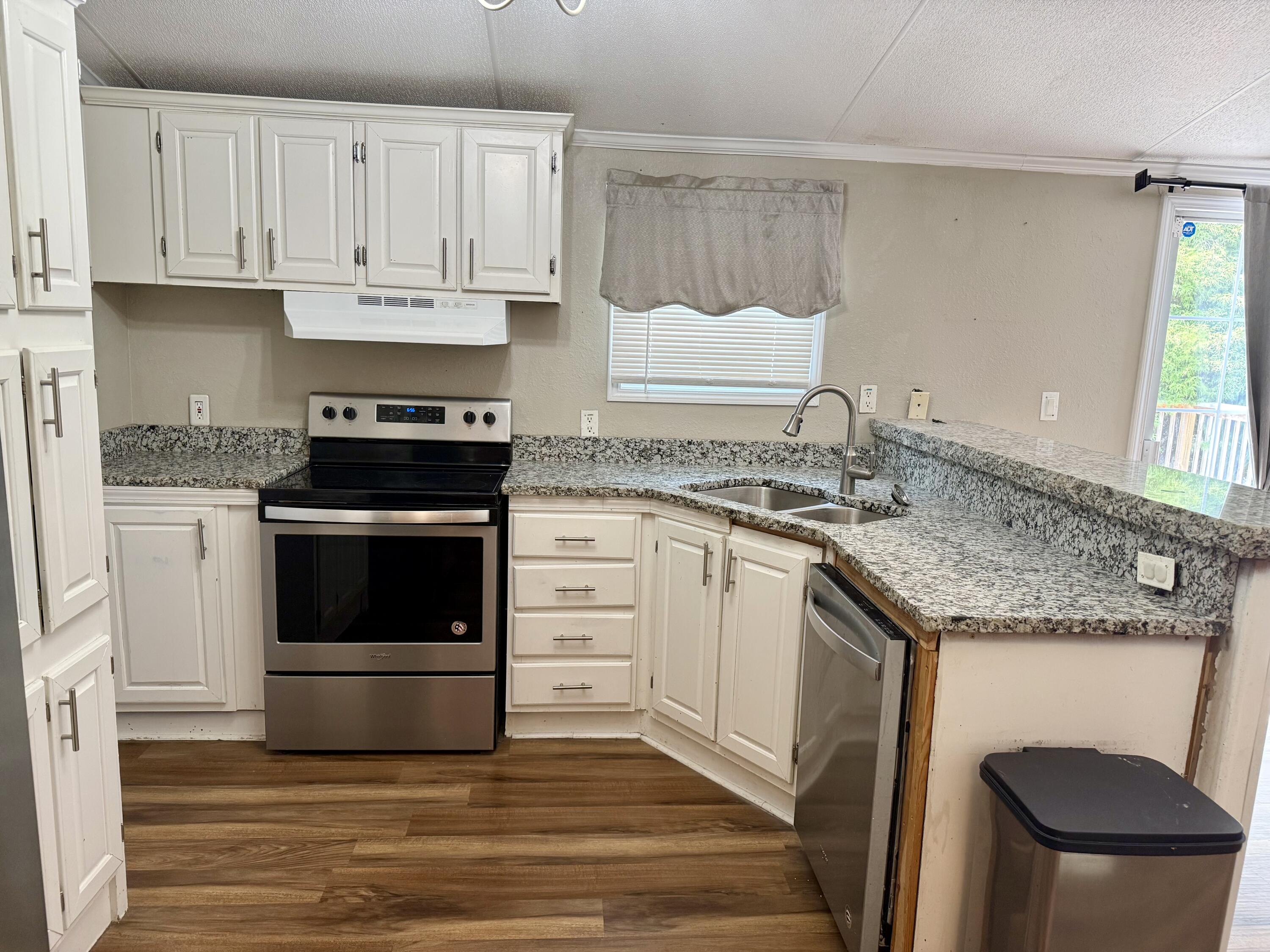 10694 Ridgeway Circle Property Photo 6