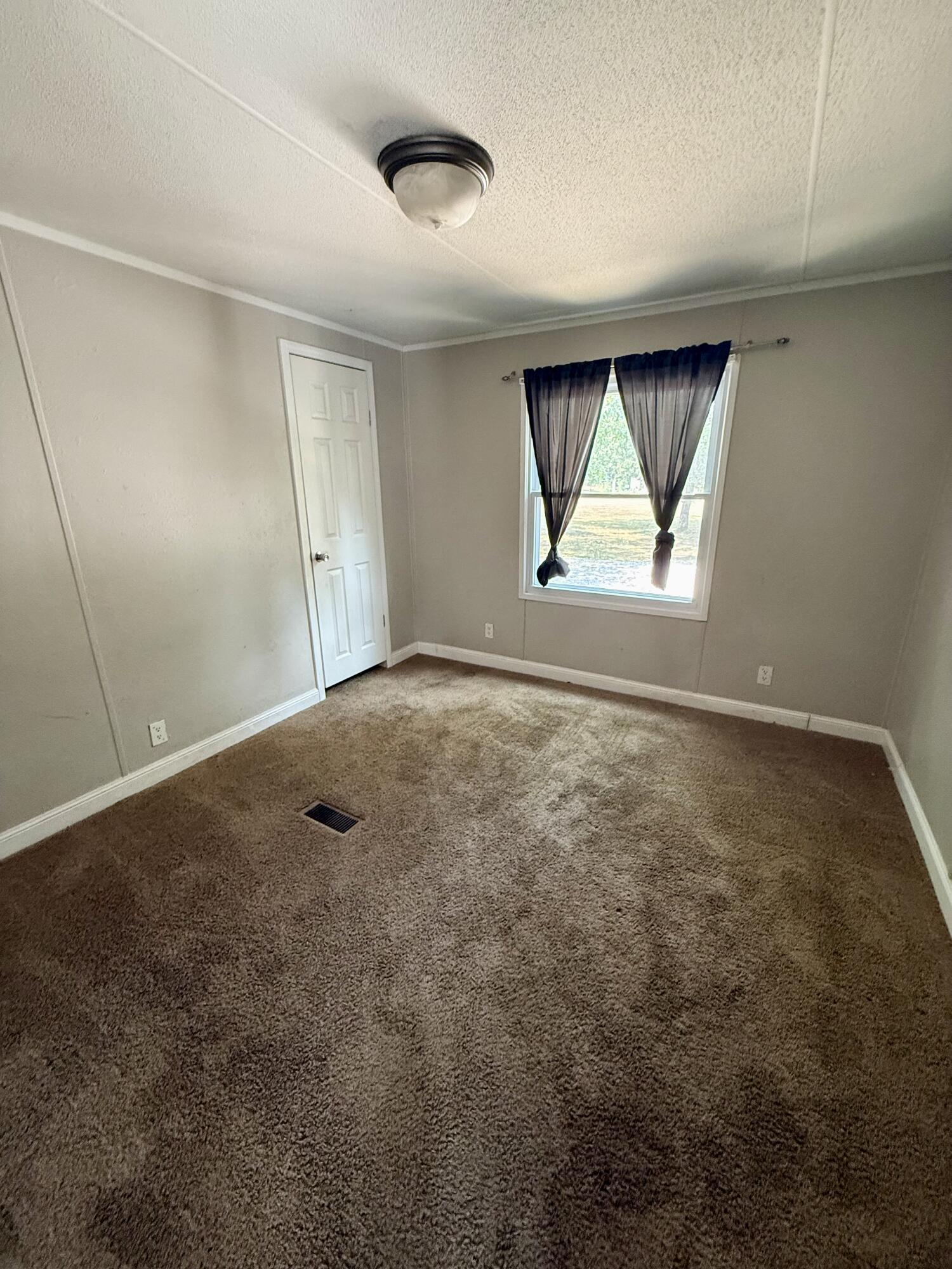 10694 Ridgeway Circle Property Photo 18
