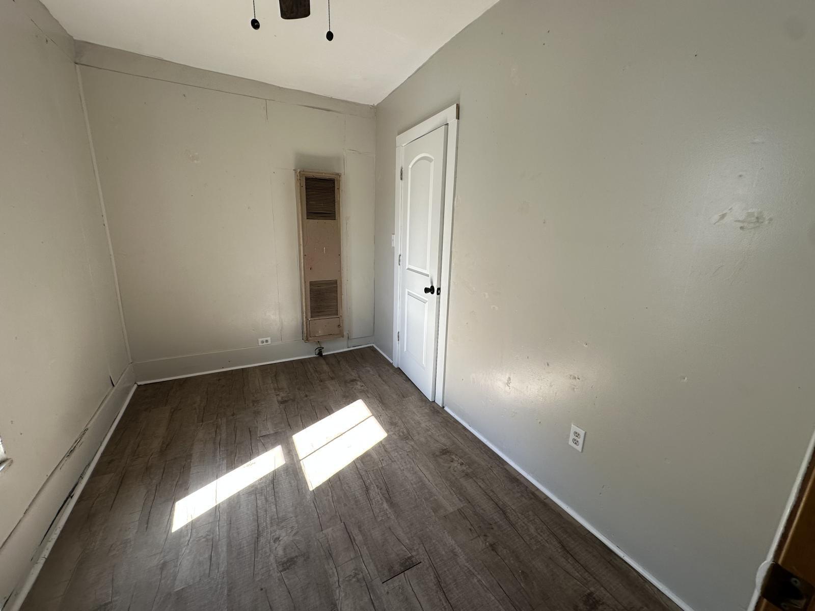 714 West 2nd Street Property Photo 6