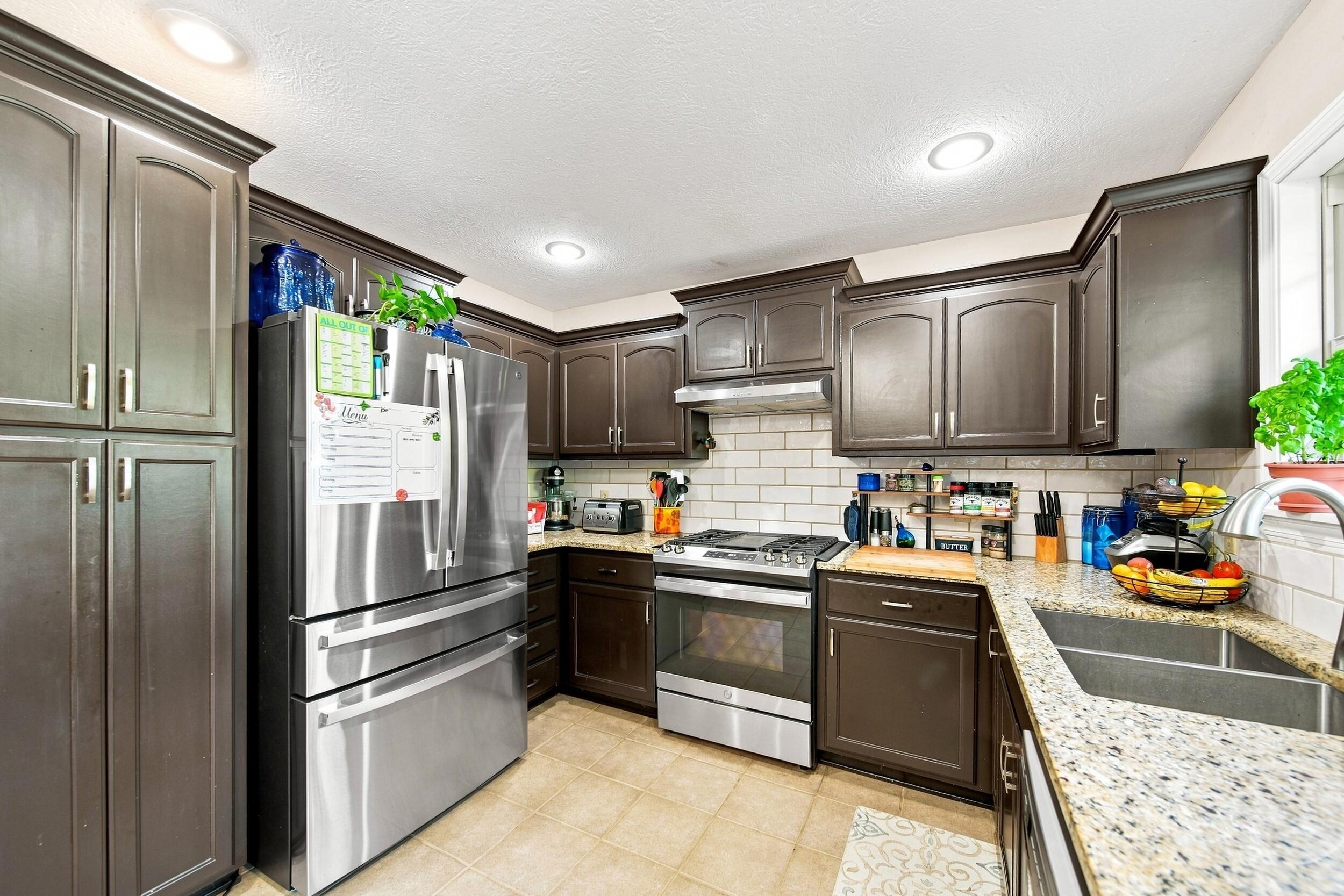 1004 Glen Oaks Drive Property Photo 4