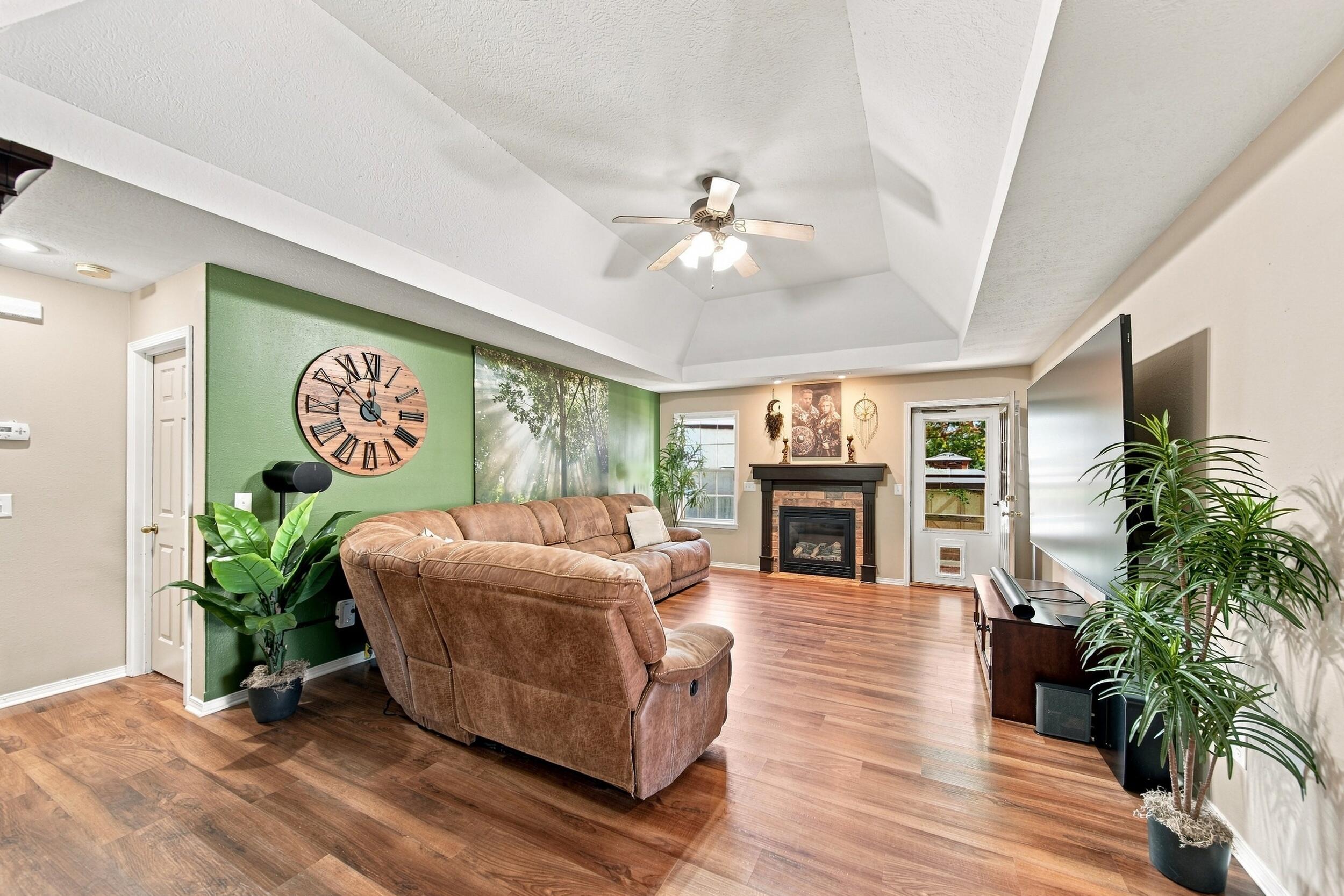 1004 Glen Oaks Drive Property Photo 8