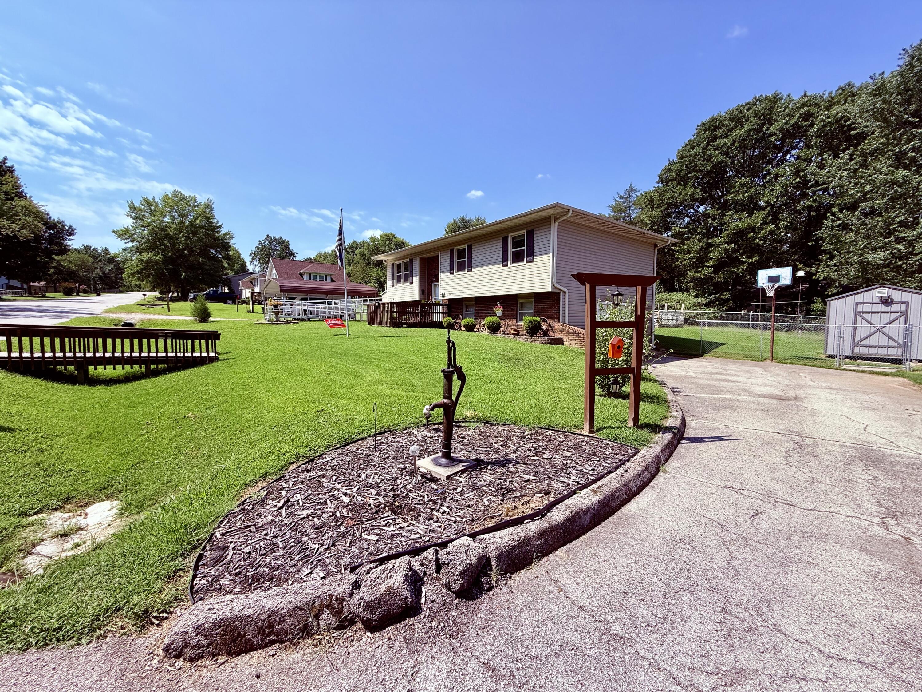 2209 Debra Drive Property Photo 2