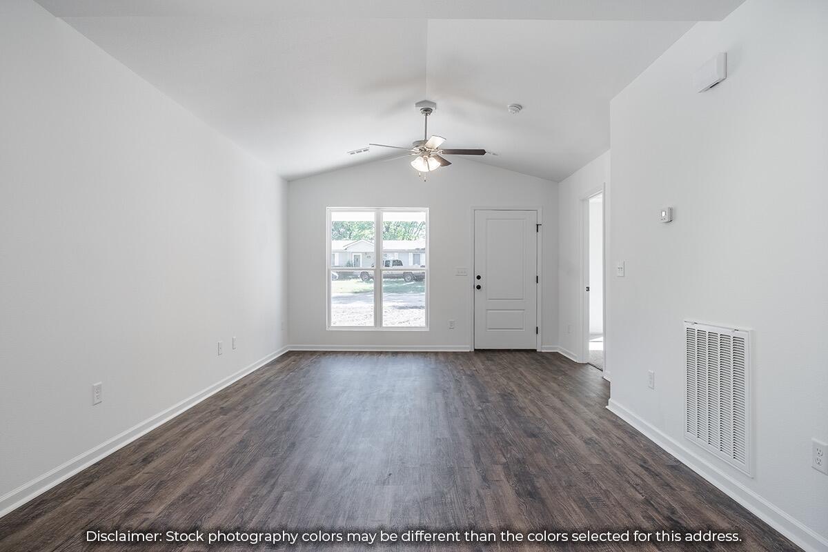 324 South Oak Avenue Property Photo 3