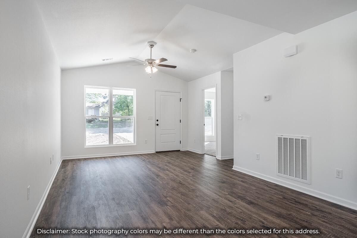 324 South Oak Avenue Property Photo 10