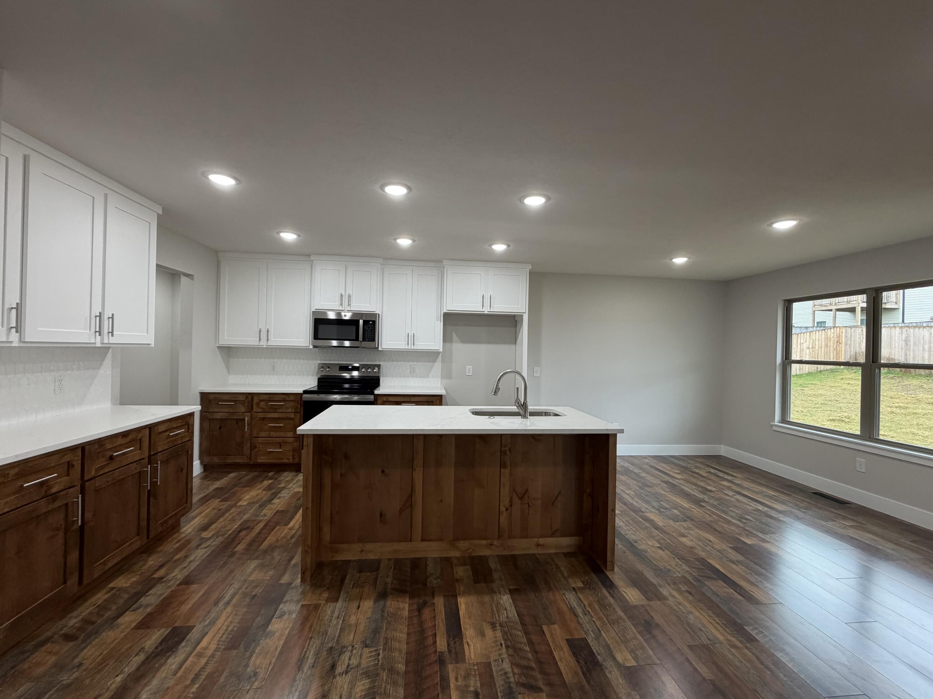 2608 West Pigeon Drive Property Photo 4