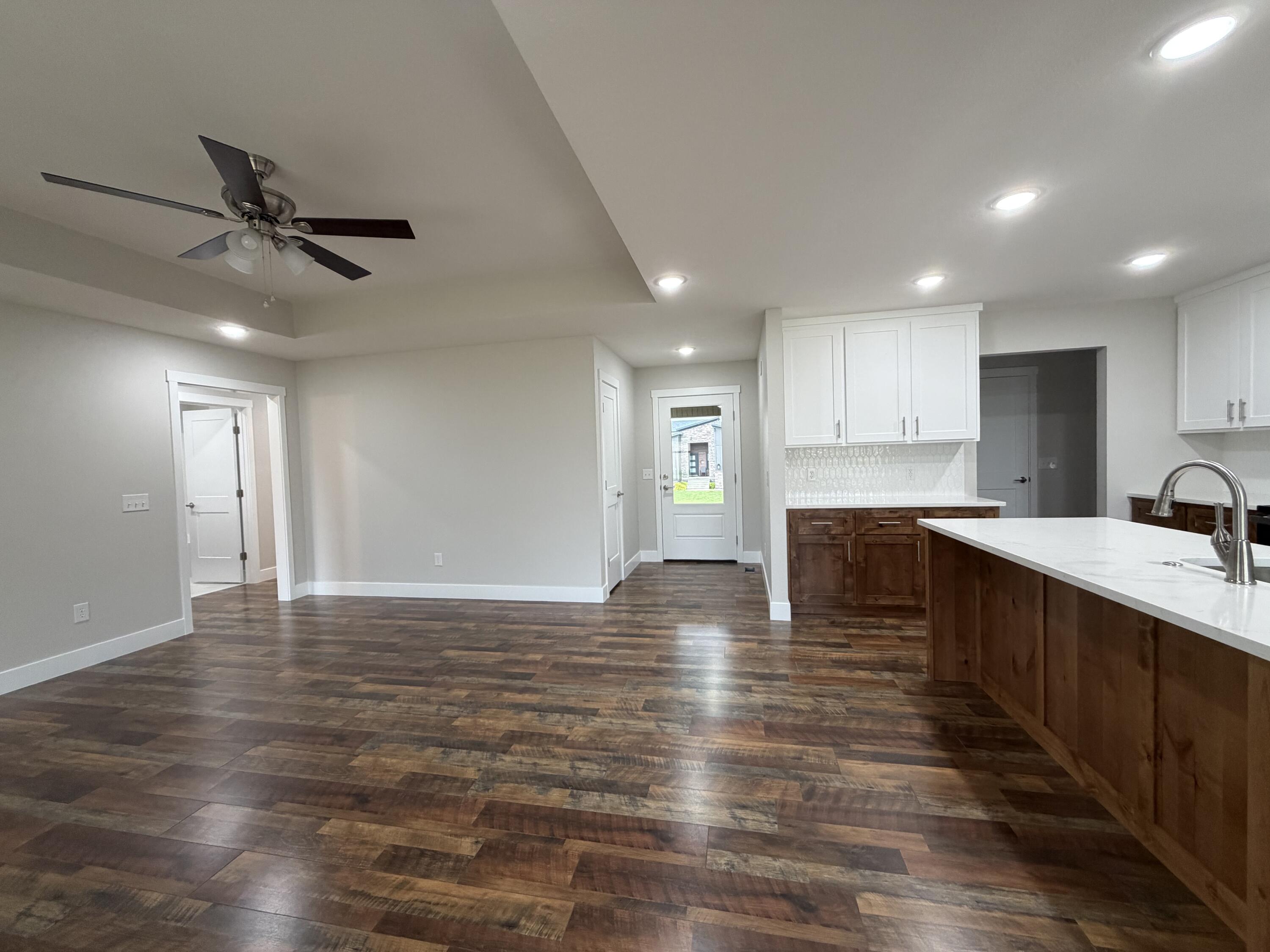 2608 West Pigeon Drive Property Photo 7