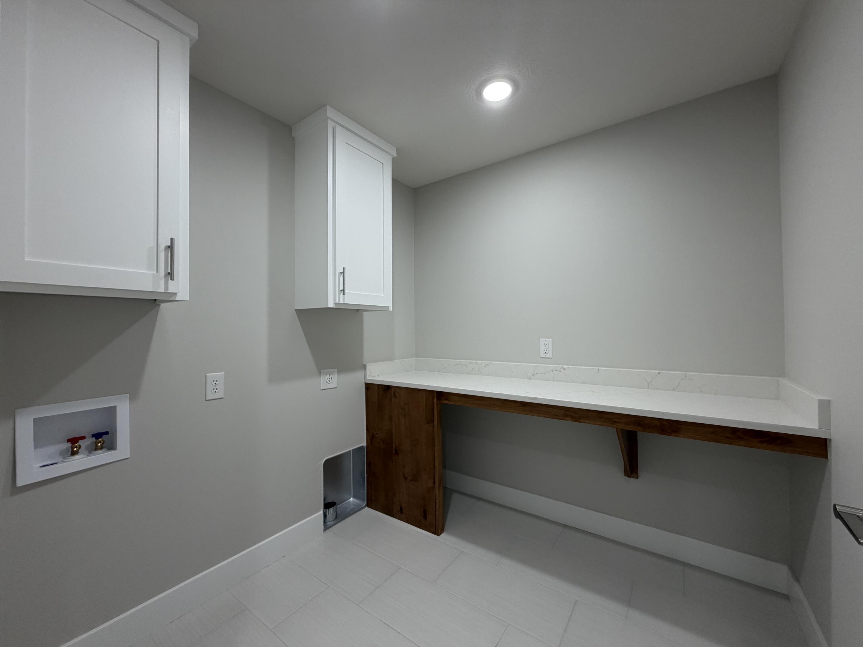 2608 West Pigeon Drive Property Photo 9