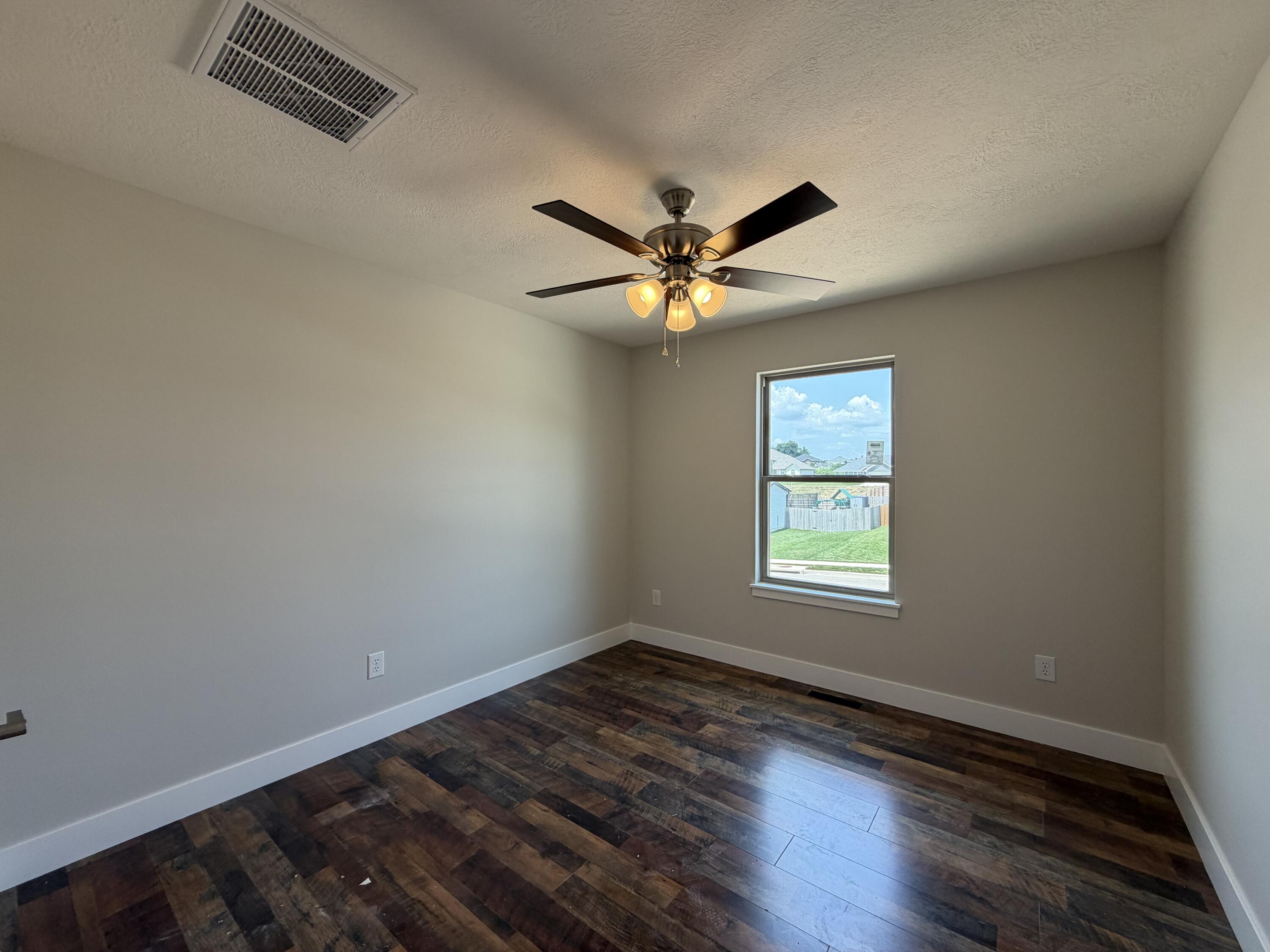 2608 West Pigeon Drive Property Photo 15