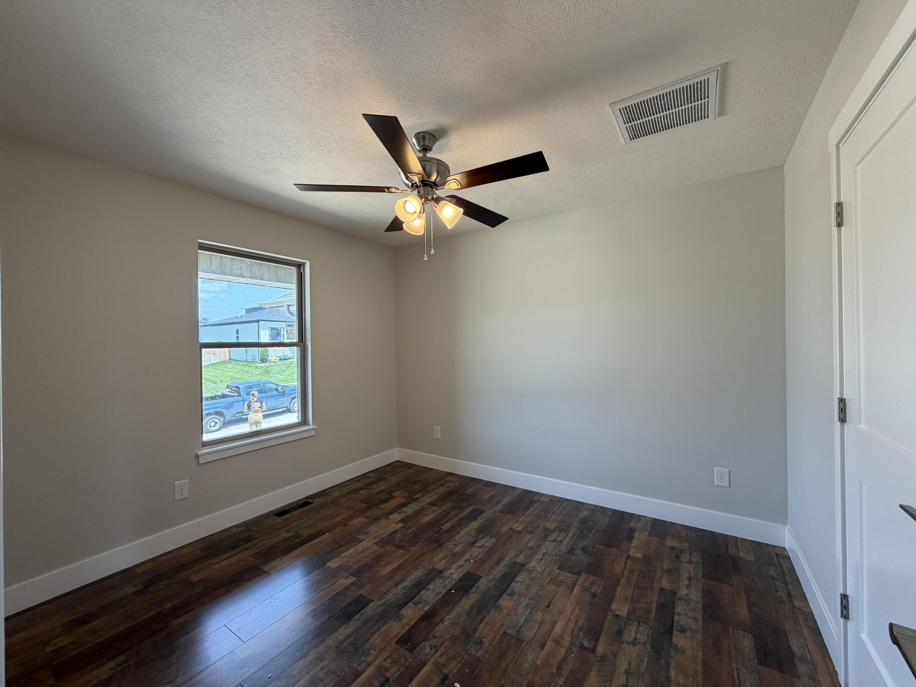 2608 West Pigeon Drive Property Photo 17