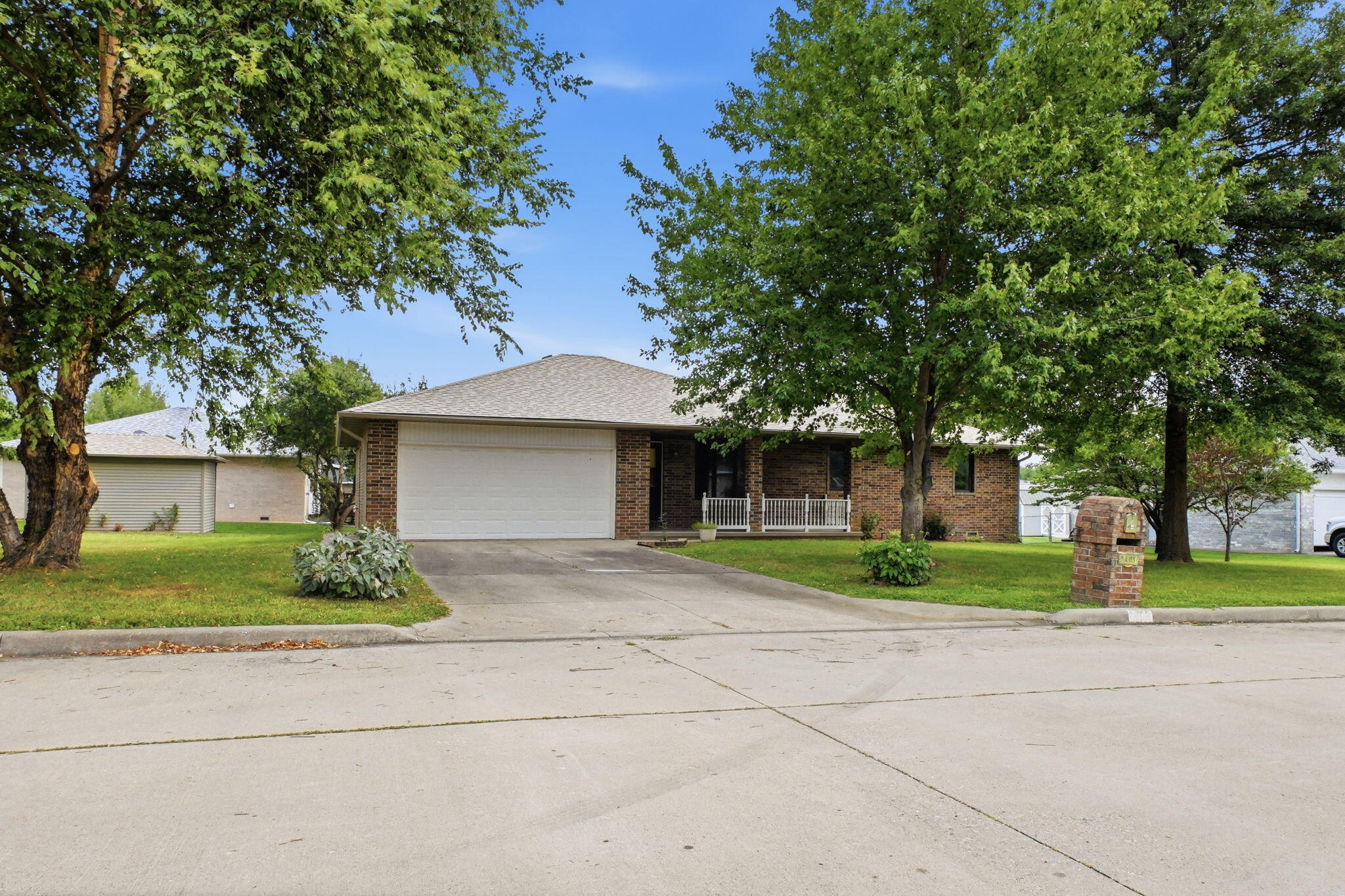 2405 West College Drive Property Photo 1