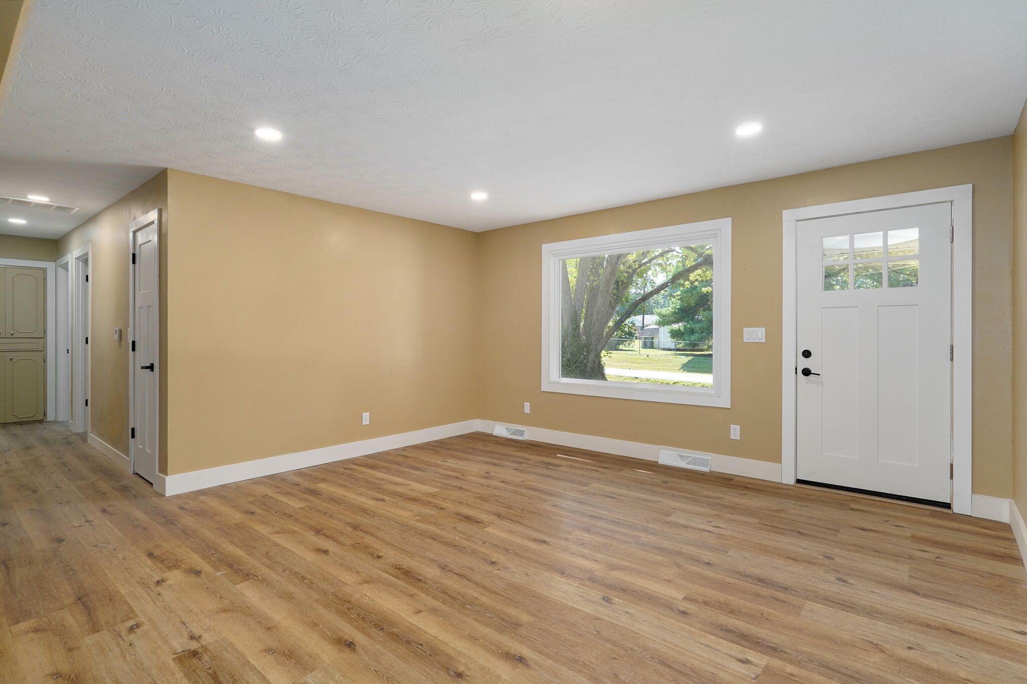 205 Kings Drive Property Photo 6