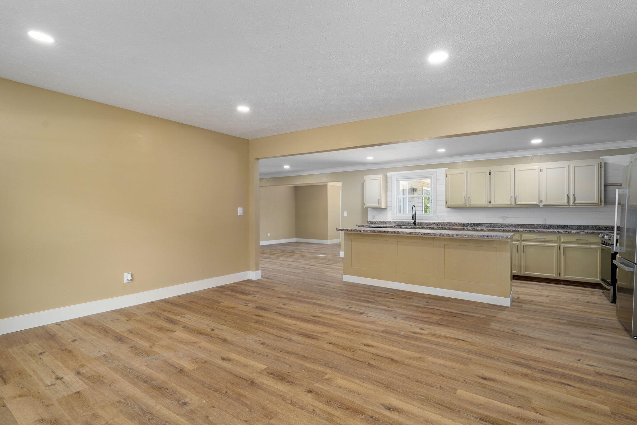 205 Kings Drive Property Photo 7