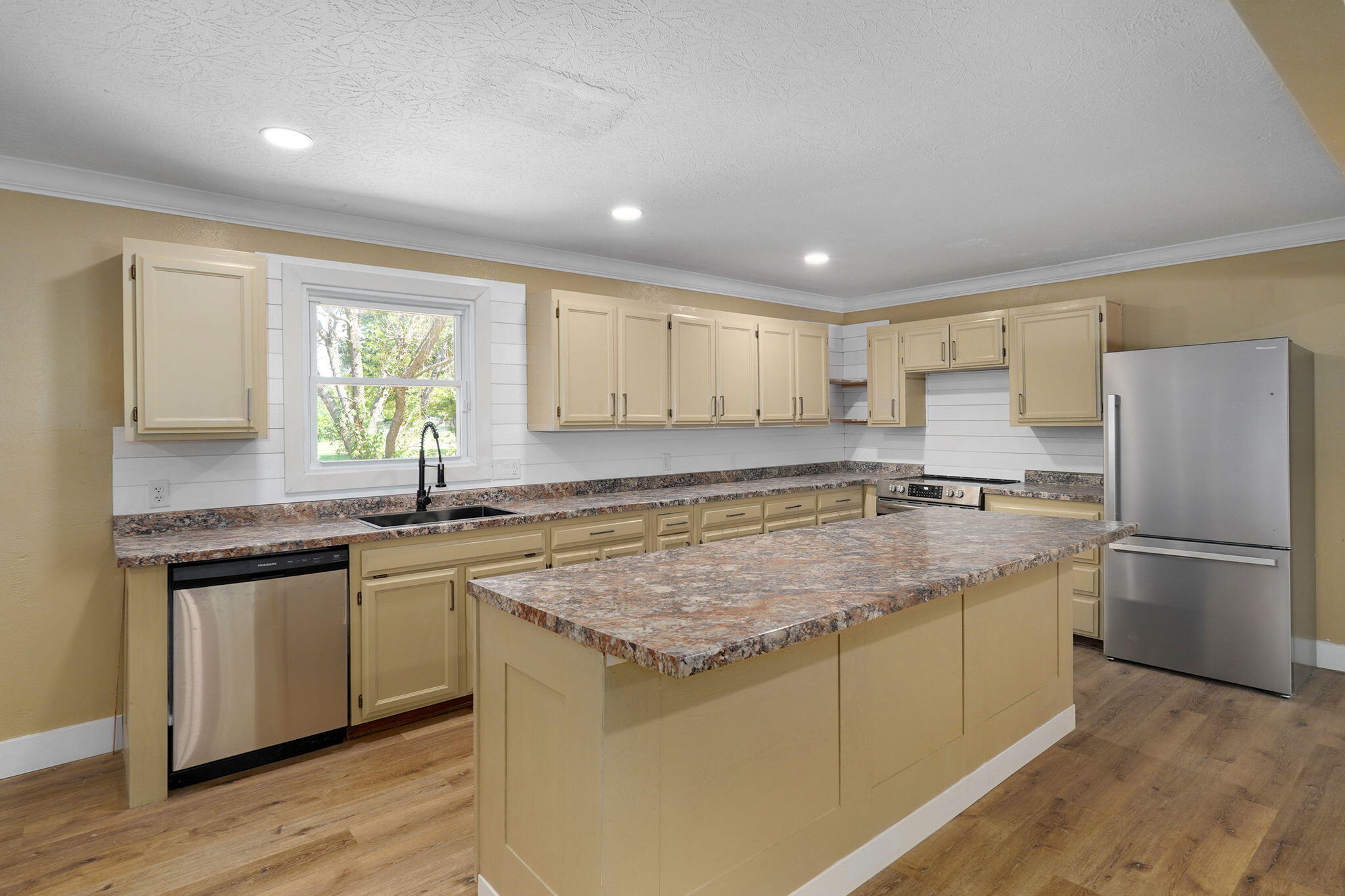 205 Kings Drive Property Photo 8