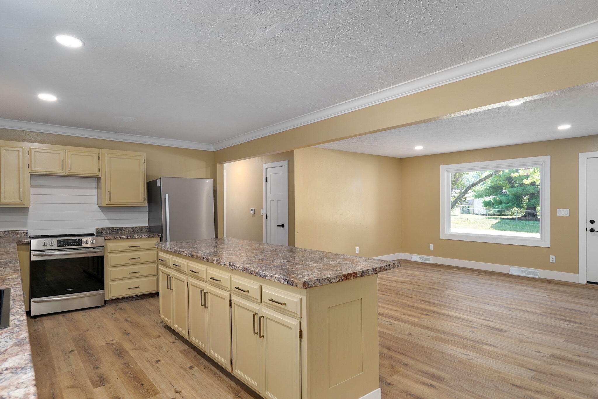205 Kings Drive Property Photo 9