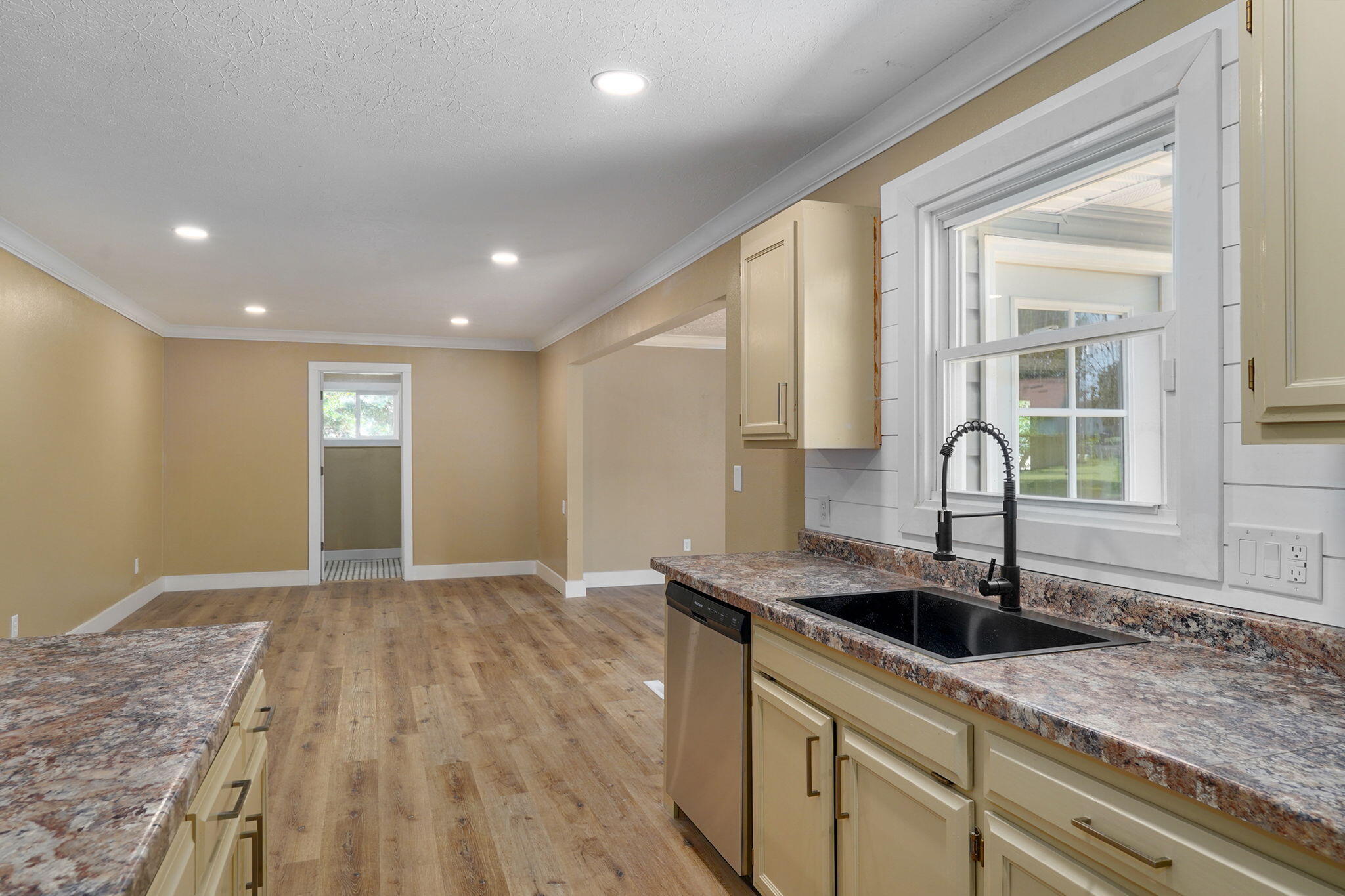 205 Kings Drive Property Photo 11
