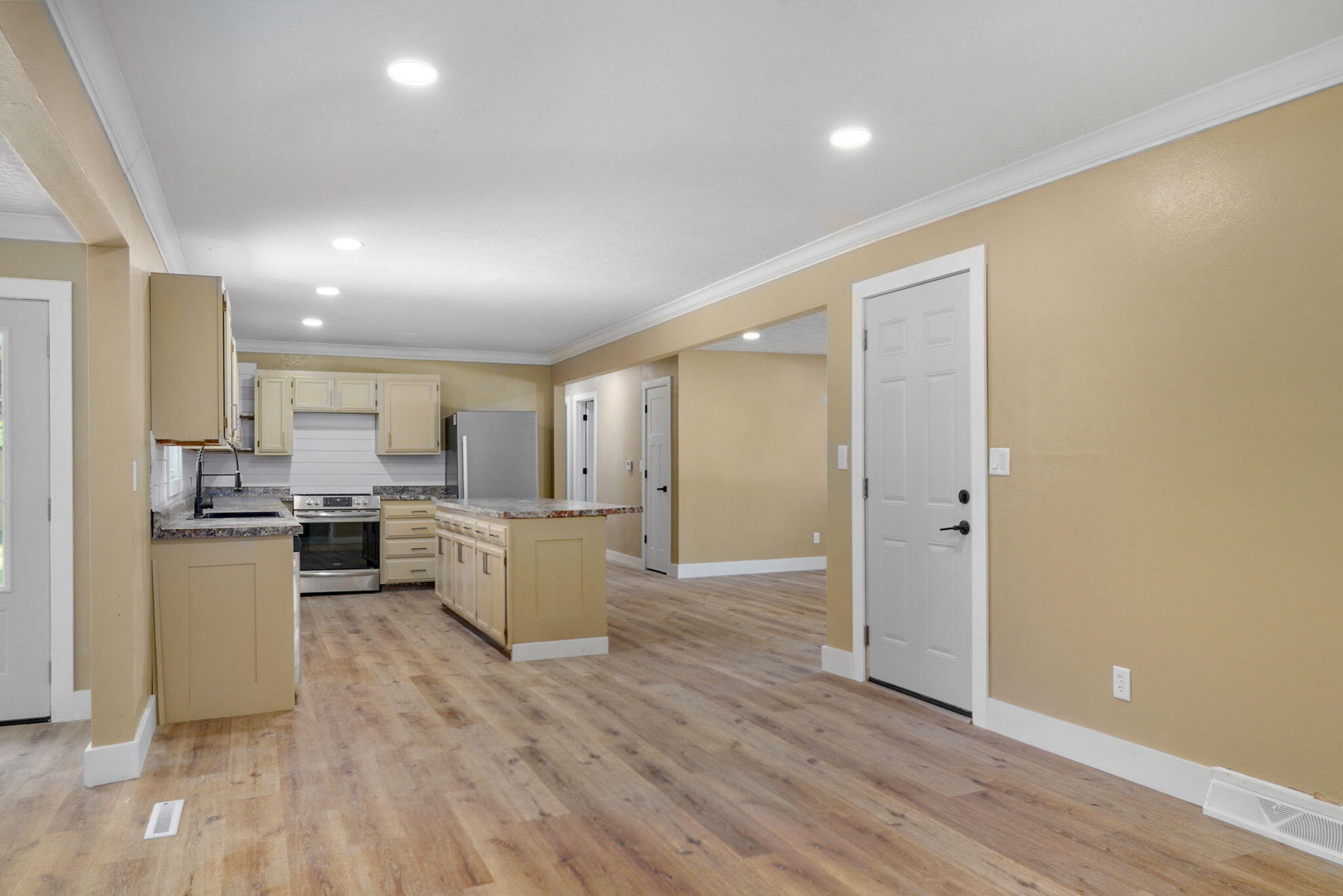 205 Kings Drive Property Photo 13