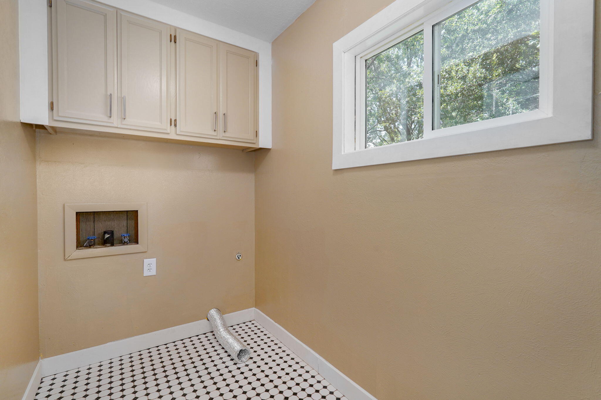 205 Kings Drive Property Photo 15
