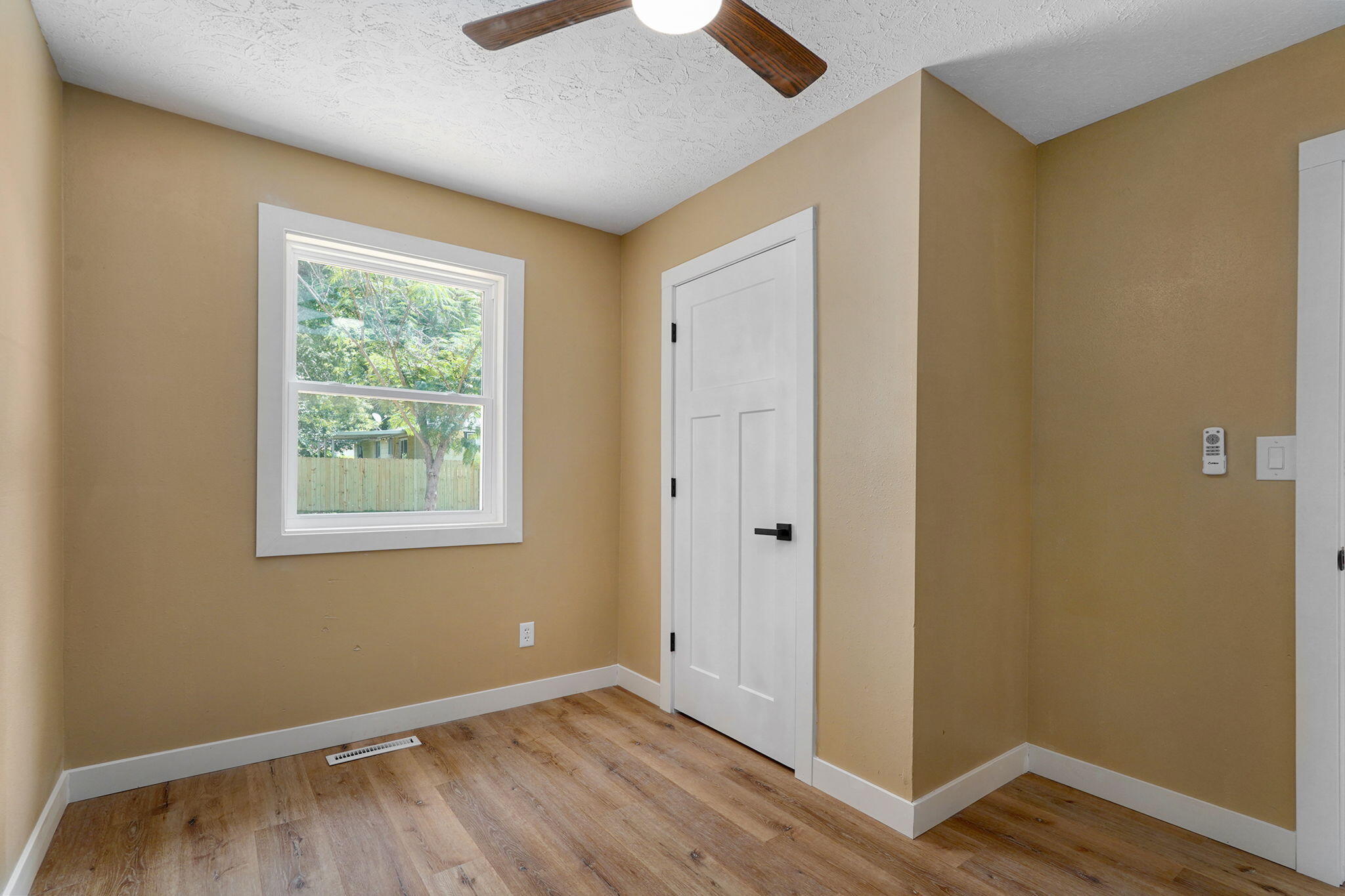 205 Kings Drive Property Photo 18