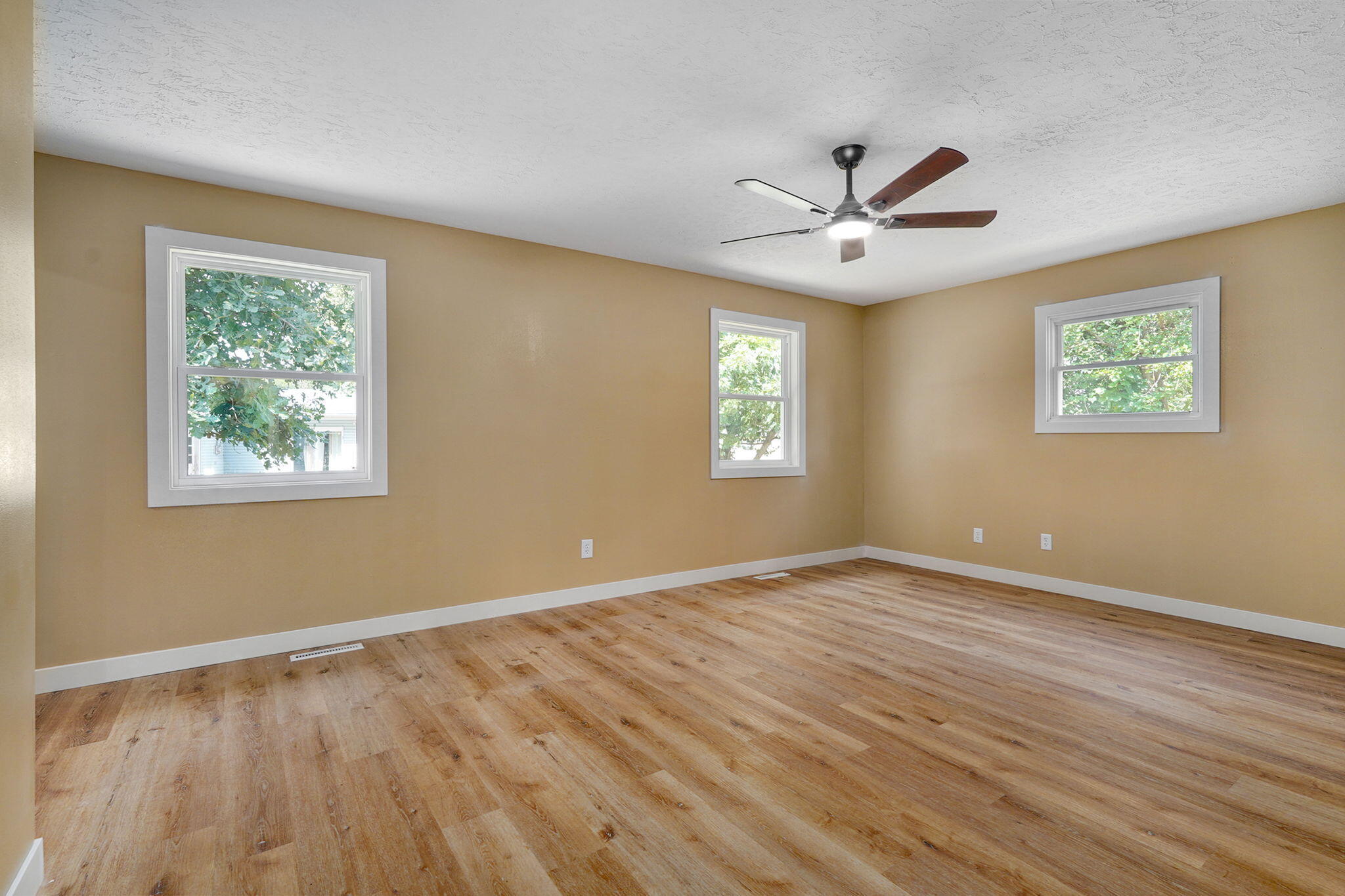 205 Kings Drive Property Photo 19