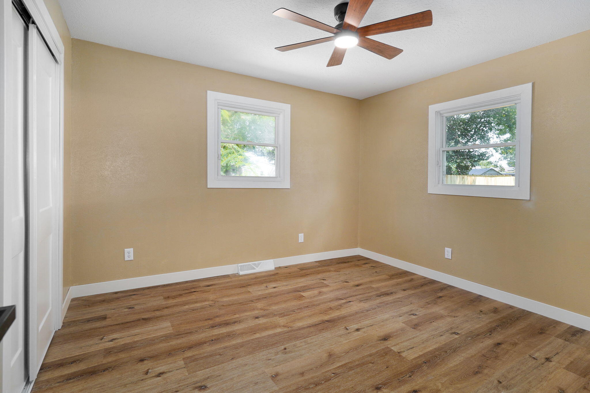 205 Kings Drive Property Photo 22