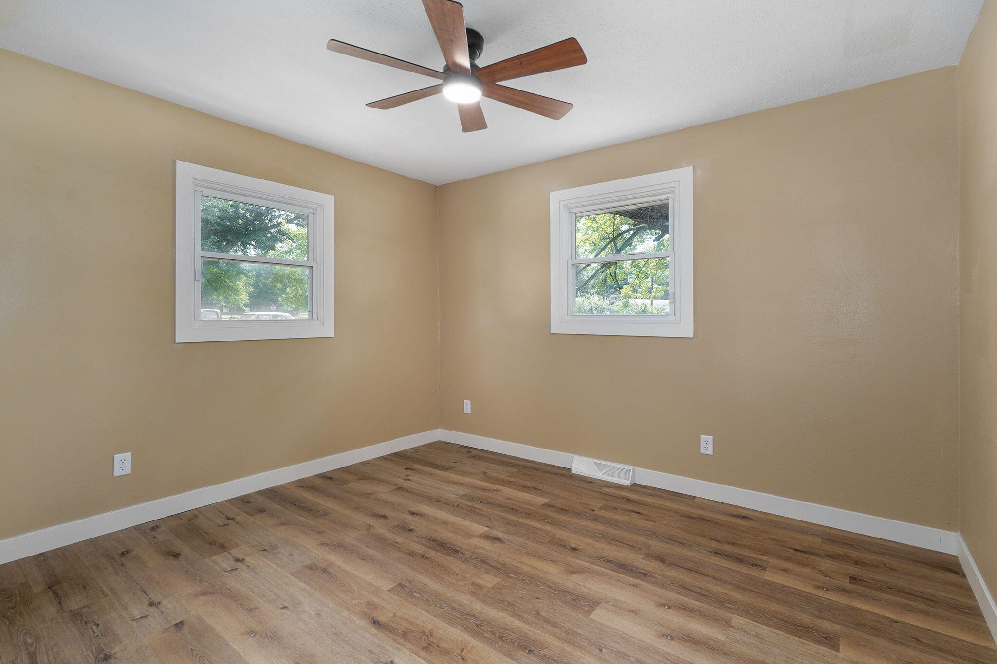 205 Kings Drive Property Photo 23