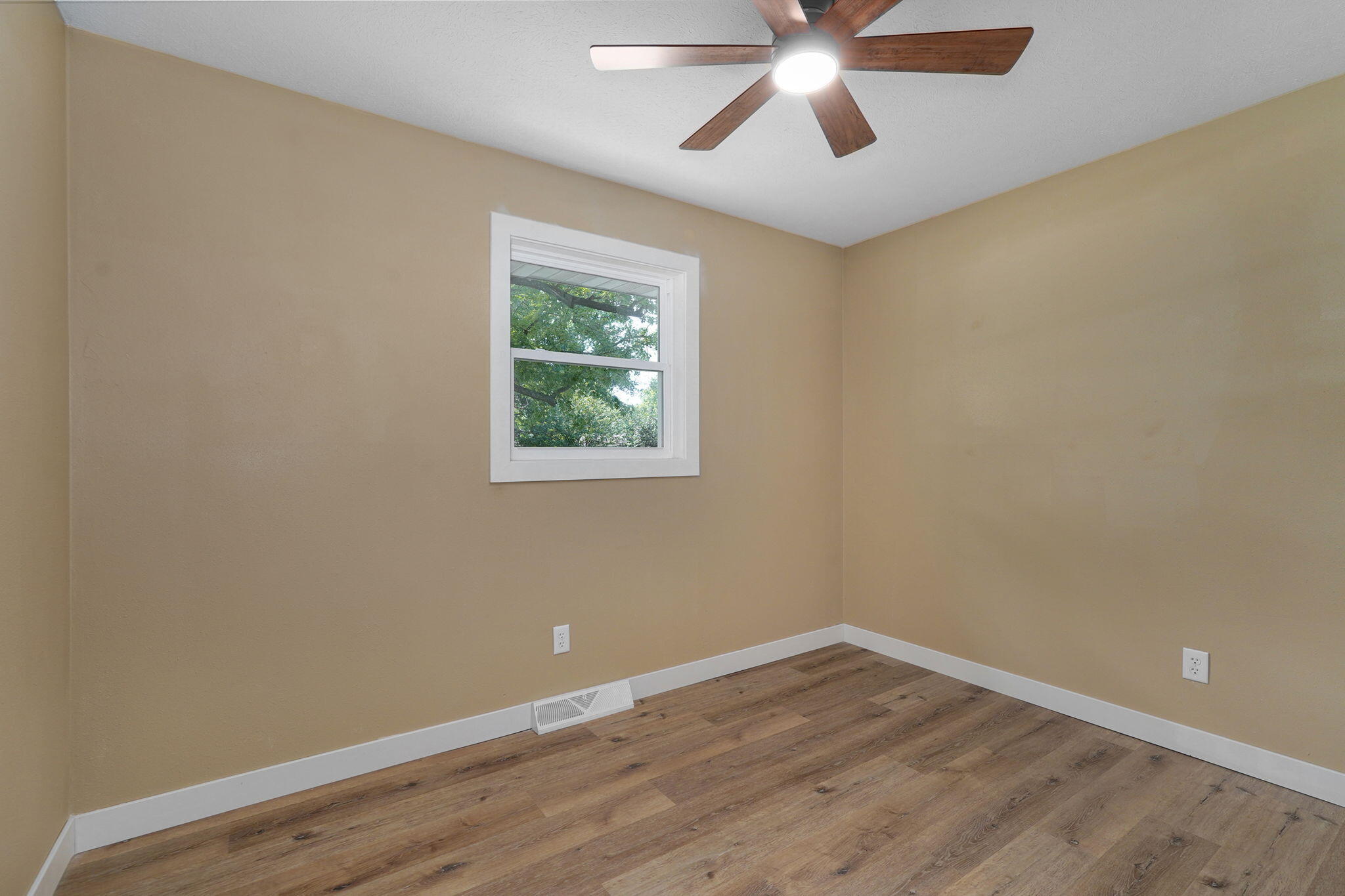 205 Kings Drive Property Photo 24