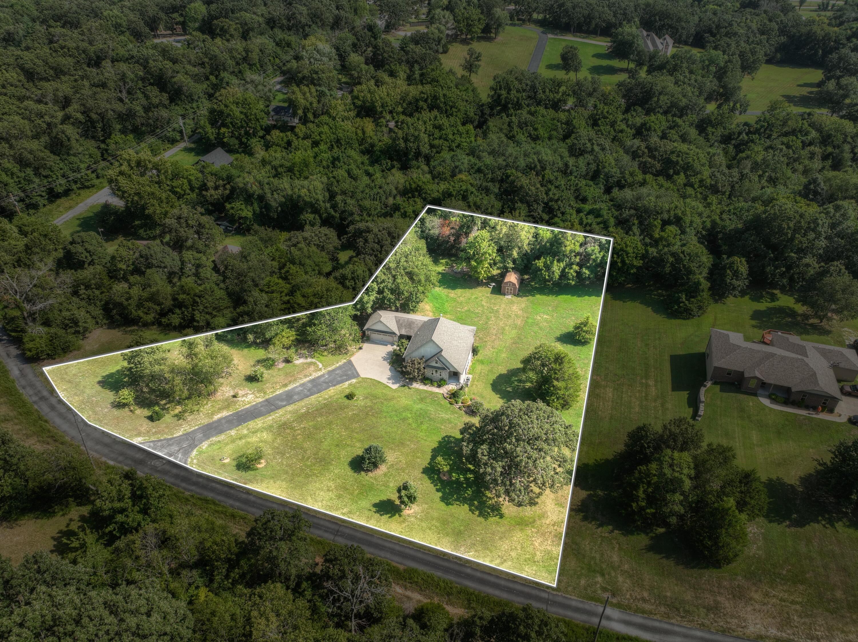 1701 South Oliver Avenue Property Photo 4