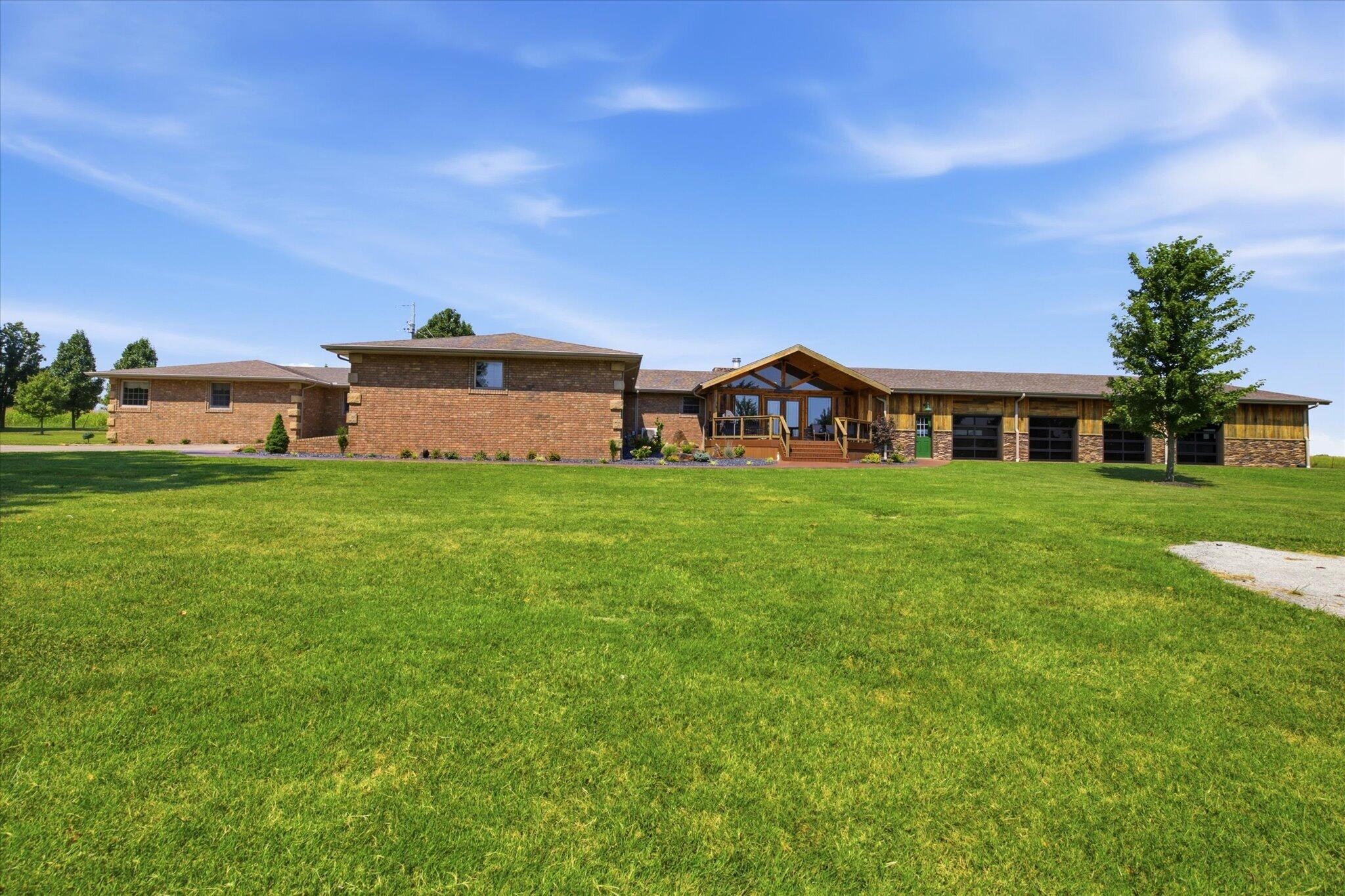 7802 & 779 2070 Property Photo 1