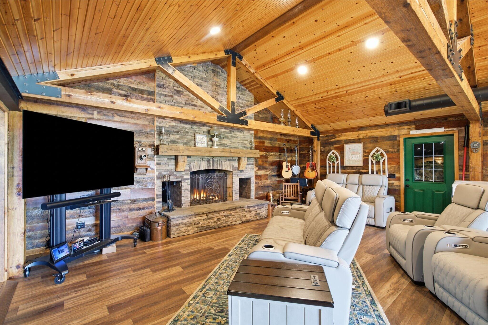7802 & 779 2070 Property Photo 2